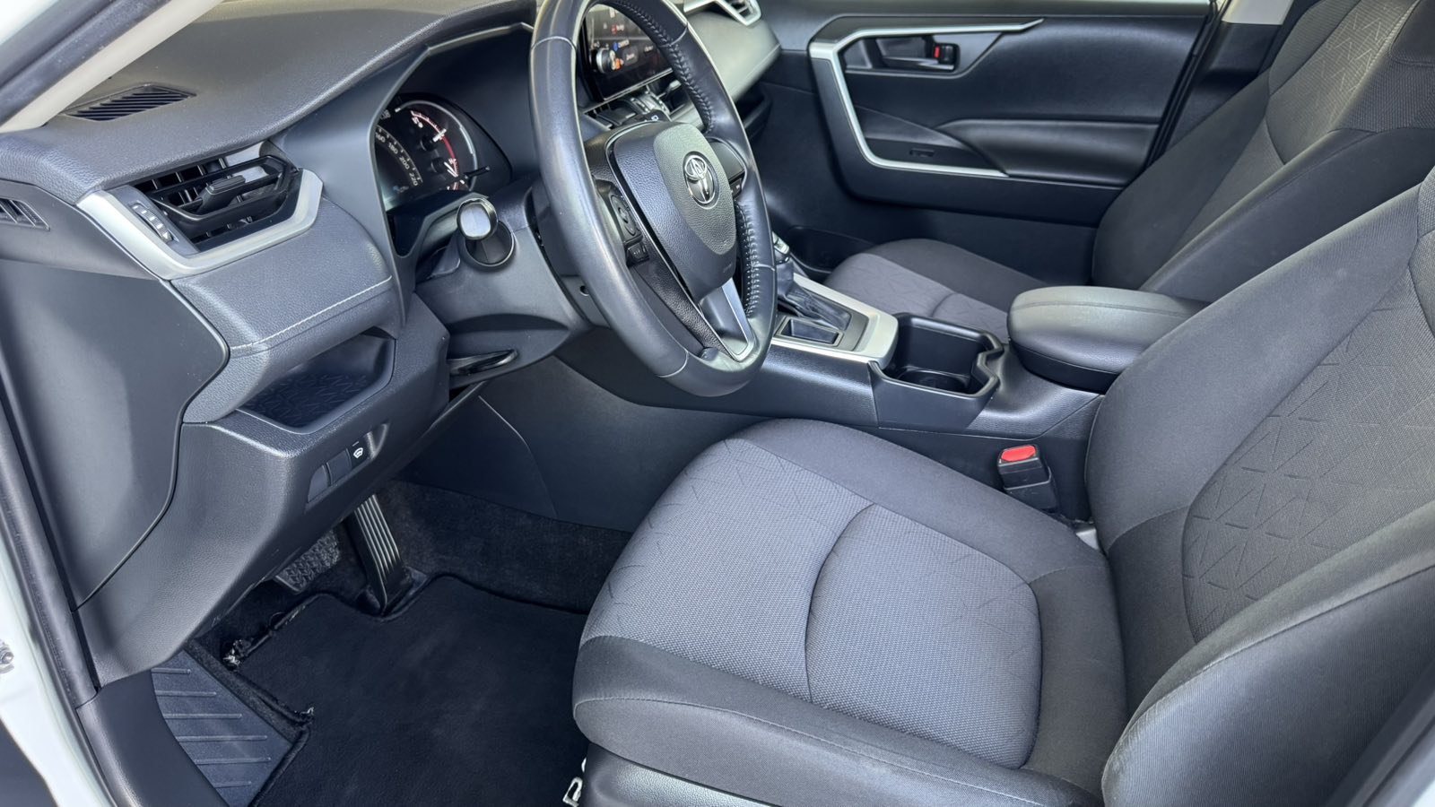 Toyota RAV4 2023 року, Універсал, Тойота Центр Київ "Автосаміт Укравто", м.Київ | Фото № 12 Toyota RAV4 2023 року з пробігом 70000 км, Універсал, Тойота Центр Київ "Автосаміт Укравто", м.Київ - 1495000 ГРН | Фото № 12