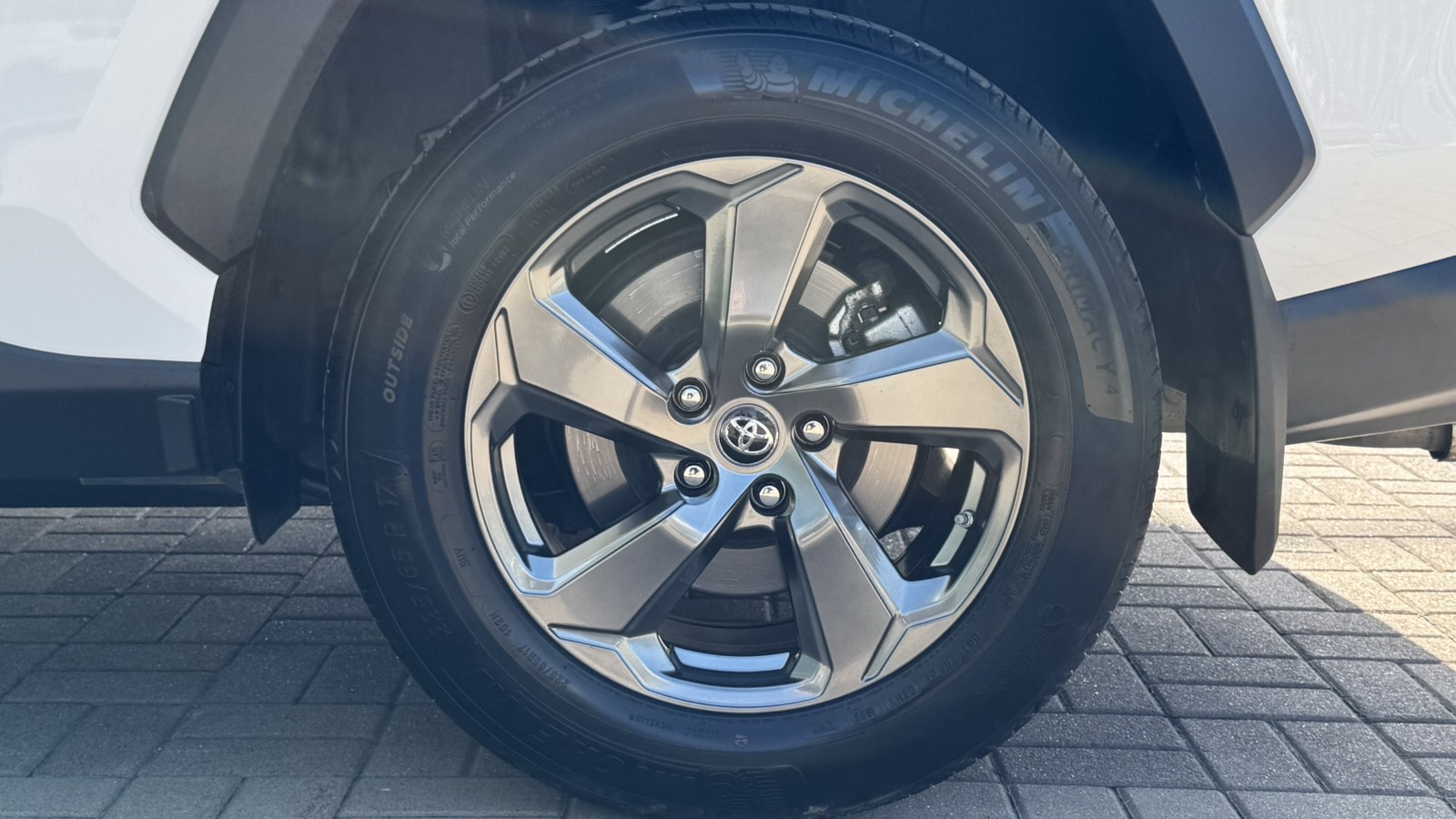 Toyota RAV4 2023 року, Універсал, Тойота Центр Київ "Автосаміт Укравто", м.Київ | Фото № 15 Toyota RAV4 2023 року з пробігом 70000 км, Універсал, Тойота Центр Київ "Автосаміт Укравто", м.Київ - 1495000 ГРН | Фото № 15