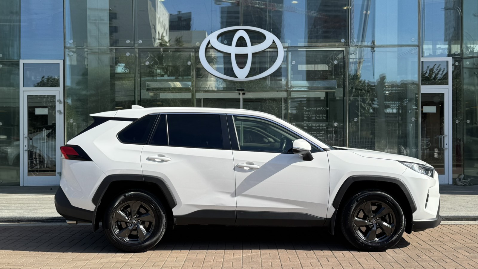 Toyota RAV4 2023 року, Універсал, Тойота Центр Київ "Автосаміт Укравто", м.Київ | Фото № 16 Toyota RAV4 2023 року з пробігом 70000 км, Універсал, Тойота Центр Київ "Автосаміт Укравто", м.Київ - 1495000 ГРН | Фото № 16