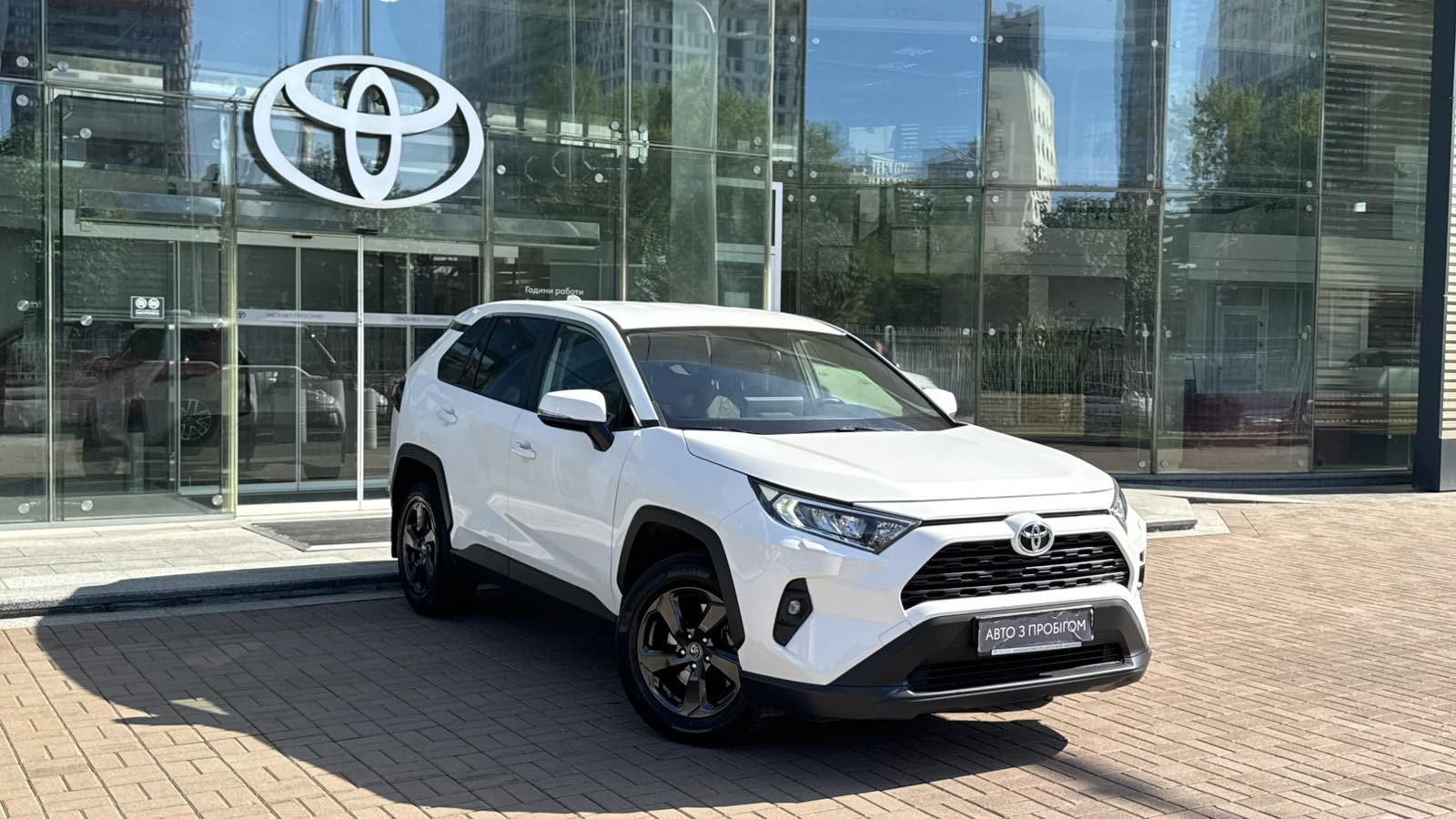 Toyota RAV4 2023 року, Універсал, Тойота Центр Київ "Автосаміт Укравто", м.Київ | Фото № 18 Toyota RAV4 2023 року з пробігом 70000 км, Універсал, Тойота Центр Київ "Автосаміт Укравто", м.Київ - 1495000 ГРН | Фото № 18