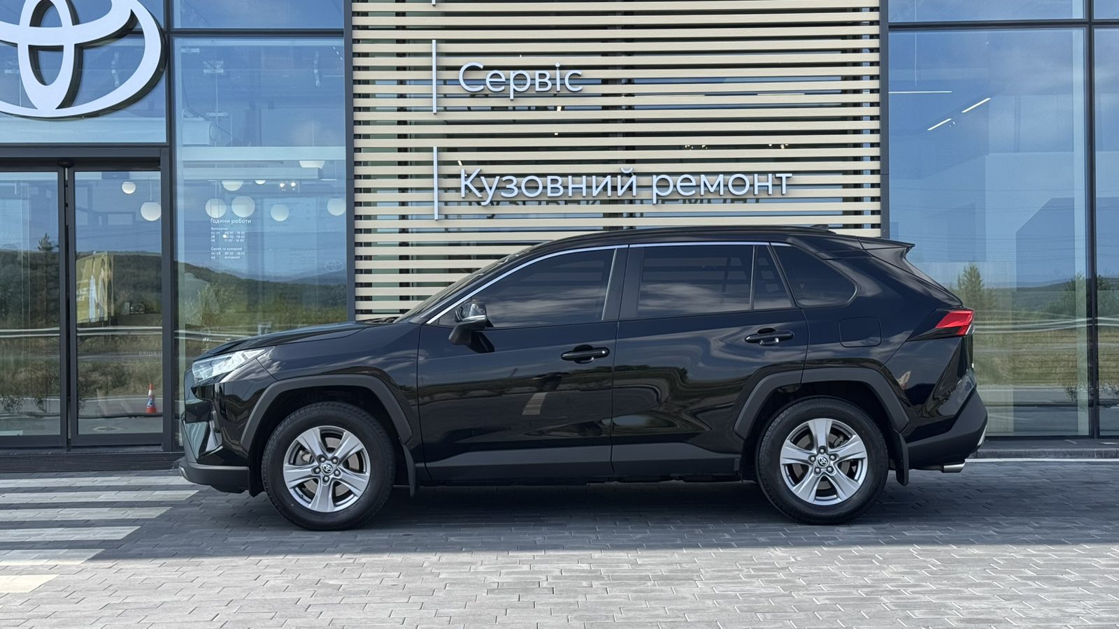 Toyota RAV4 2023 року, Універсал, Тойота Центр Ужгород "Карат Мотор", м.Ужгород | Фото № 3 Toyota RAV4 2023 року з пробігом 107369 км, Універсал, Тойота Центр Ужгород "Карат Мотор", м.Ужгород - 1490000 ГРН | Фото № 3