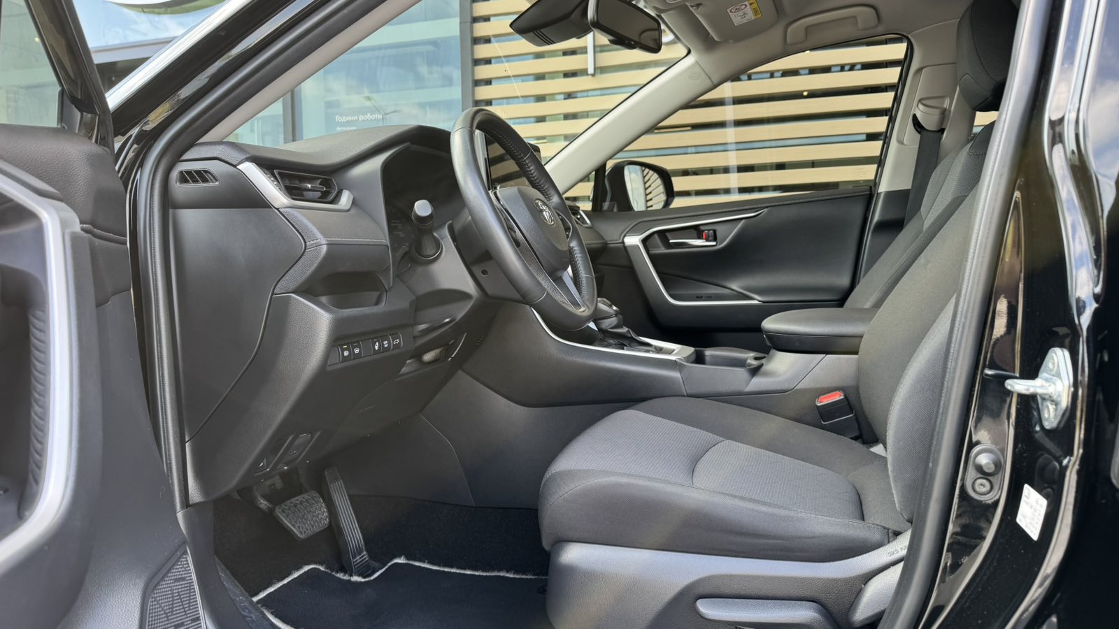Toyota RAV4 2023 року, Універсал, Тойота Центр Ужгород "Карат Мотор", м.Ужгород | Фото № 12 Toyota RAV4 2023 року з пробігом 107369 км, Універсал, Тойота Центр Ужгород "Карат Мотор", м.Ужгород - 1490000 ГРН | Фото № 12