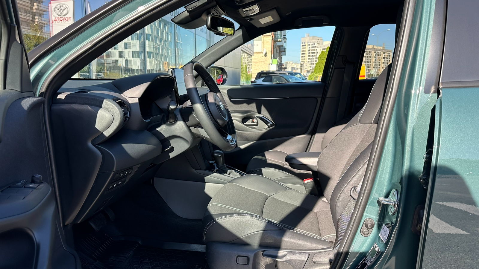 Toyota YARIS CROSS 2025 року, Хетчбек, Тойота Центр Харків "Артсіті", м.Харків | Фото № 12 Toyota YARIS CROSS 2025 року з пробігом 1178 км, Хетчбек, Тойота Центр Харків "Артсіті", м.Харків - 1430270 ГРН | Фото № 12