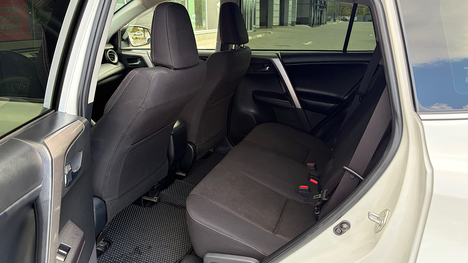 Toyota RAV4 2018 року, Універсал, Тойота Центр Запоріжжя "Восток Автомир", м.Запоріжжя | Фото № 11 Toyota RAV4 2018 року з пробігом 177000 км, Універсал, Тойота Центр Запоріжжя "Восток Автомир", м.Запоріжжя - 810880 ГРН | Фото № 11
