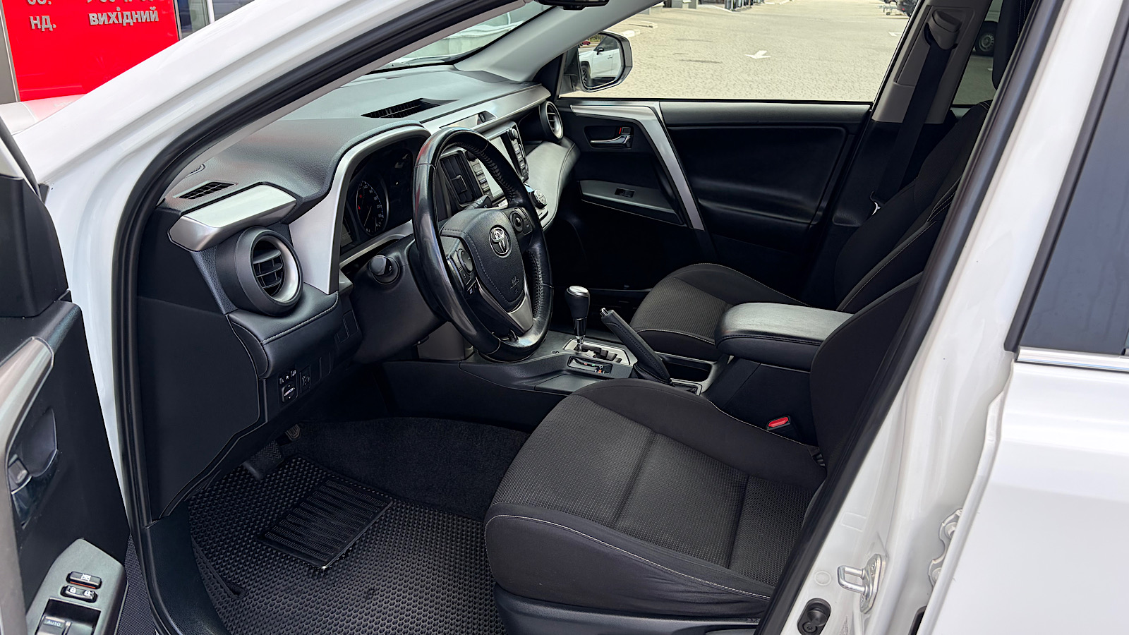 Toyota RAV4 2018 року, Універсал, Тойота Центр Запоріжжя "Восток Автомир", м.Запоріжжя | Фото № 12 Toyota RAV4 2018 року з пробігом 177000 км, Універсал, Тойота Центр Запоріжжя "Восток Автомир", м.Запоріжжя - 810880 ГРН | Фото № 12