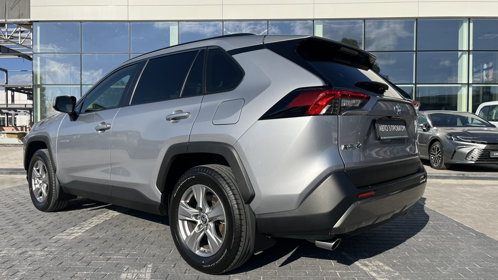 Toyota RAV4 2023 року, Універсал, Тойота Центр Хмельницький "Гранд Мотор", м.Хмельницький | Фото № 2 Toyota RAV4 2023 року з пробігом 21518 км, Універсал, Тойота Центр Хмельницький "Гранд Мотор", м.Хмельницький - 1671000 ГРН | Фото № 2
