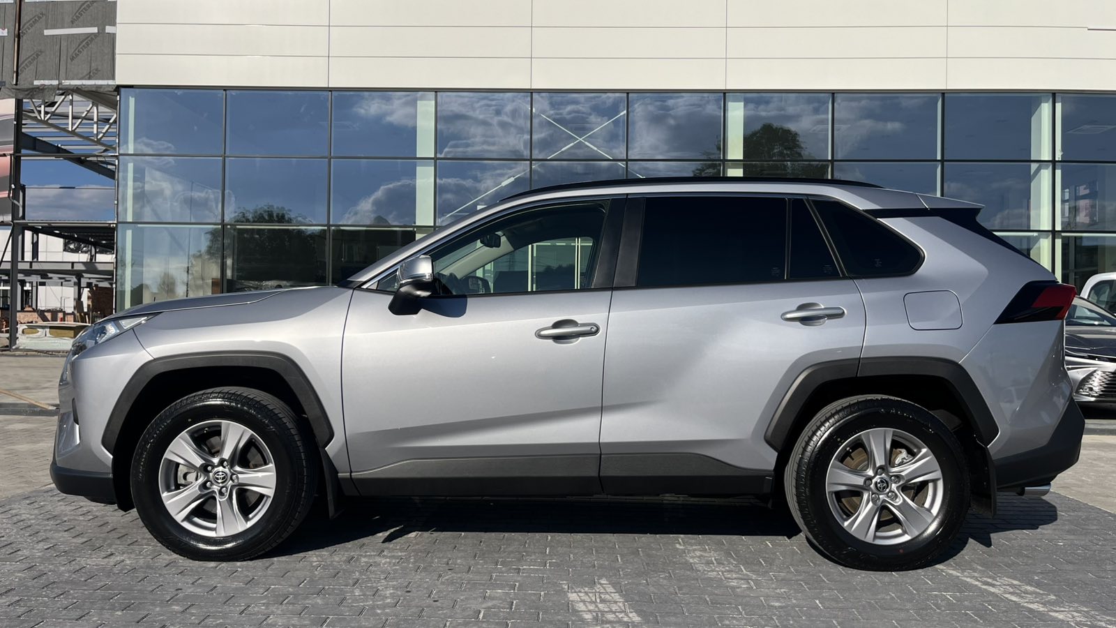 Toyota RAV4 2023 року, Універсал, Тойота Центр Хмельницький "Гранд Мотор", м.Хмельницький | Фото № 3 Toyota RAV4 2023 року з пробігом 21518 км, Універсал, Тойота Центр Хмельницький "Гранд Мотор", м.Хмельницький - 1671000 ГРН | Фото № 3