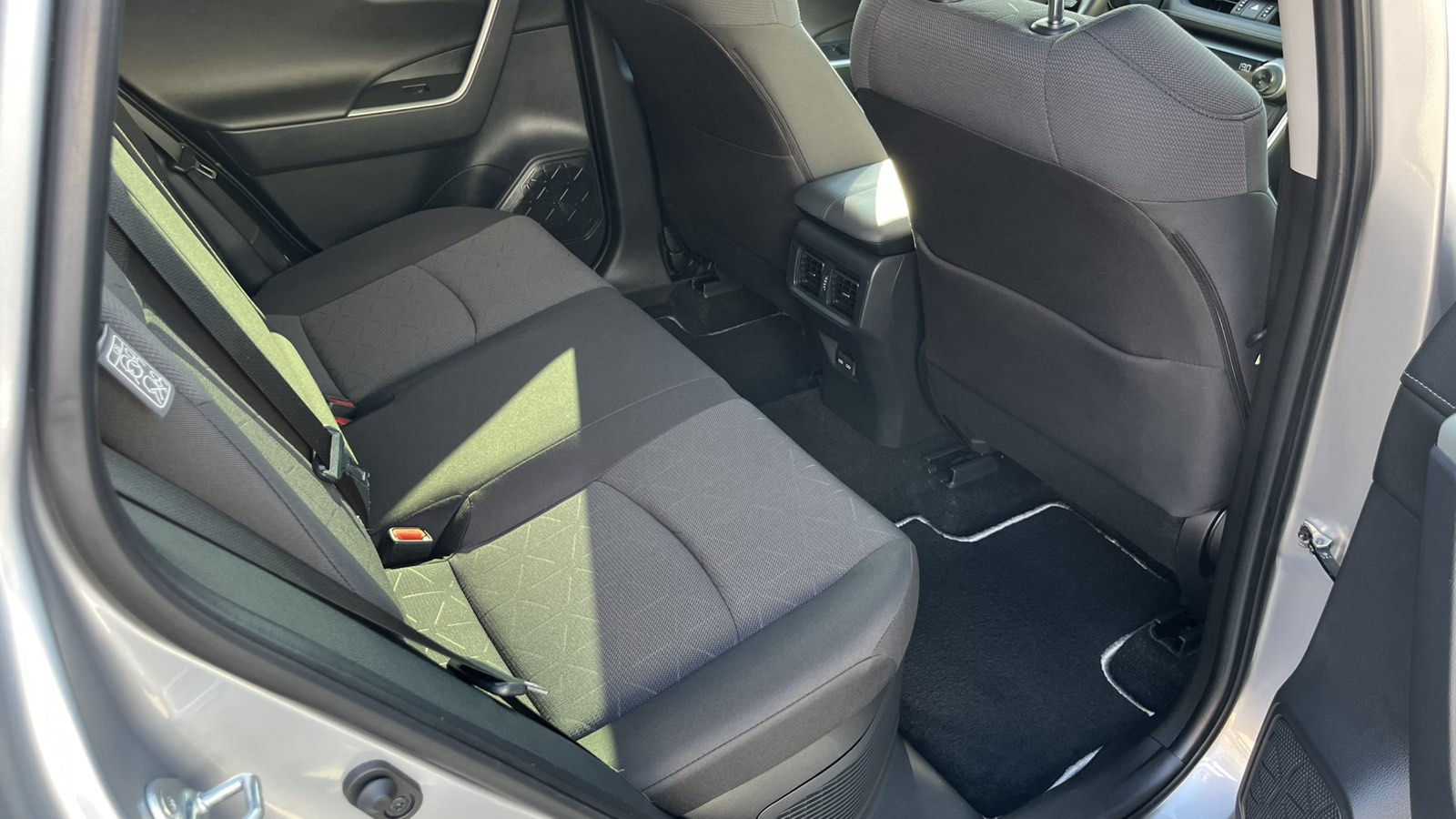 Toyota RAV4 2023 року, Універсал, Тойота Центр Хмельницький "Гранд Мотор", м.Хмельницький | Фото № 7 Toyota RAV4 2023 року з пробігом 21518 км, Універсал, Тойота Центр Хмельницький "Гранд Мотор", м.Хмельницький - 1671000 ГРН | Фото № 7