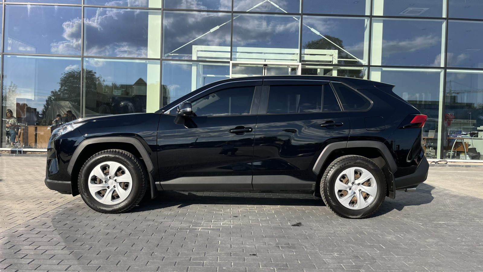 Toyota RAV4 2020 року, Універсал, Тойота Центр Хмельницький "Гранд Мотор", м.Хмельницький | Фото № 3 Toyota RAV4 2020 року з пробігом 34053 км, Універсал, Тойота Центр Хмельницький "Гранд Мотор", м.Хмельницький - 1180870 ГРН | Фото № 3