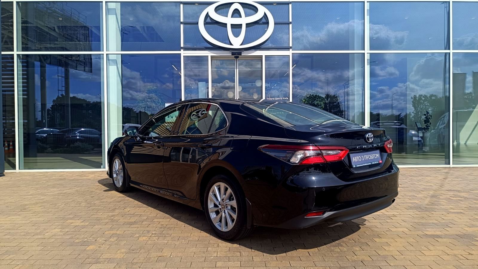 Toyota CAMRY 2021 року з пробігом 117342 км, Седан, Тойота Центр Київ "ВІДІ Аеропорт", м.Київ - 1200000 ГРН | Фото № 2