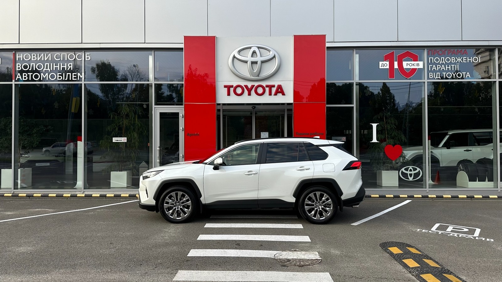 Toyota RAV4 2024 року з пробігом 18000 км, Універсал, Тойота Центр Харків "Артсіті", м.Харків - 2056500 ГРН | Фото № 3