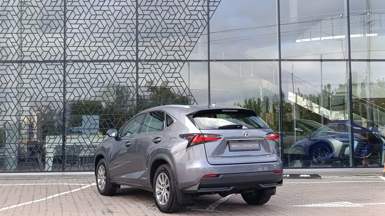 Lexus NX 2016 року, Універсал, Лексус Київ Захід, м.Київ | Фото № 2 Lexus NX 2016 року з пробігом 120000 км, Універсал, Лексус Київ Захід, м.Київ - 1250000 ГРН | Фото № 2