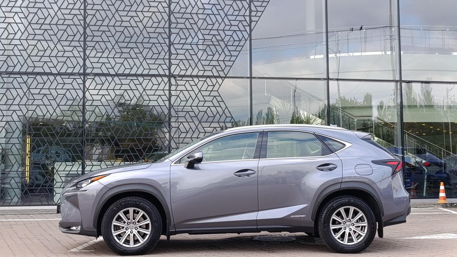 Lexus NX 2016 року, Універсал, Лексус Київ Захід, м.Київ | Фото № 3 Lexus NX 2016 року з пробігом 120000 км, Універсал, Лексус Київ Захід, м.Київ - 1250000 ГРН | Фото № 3