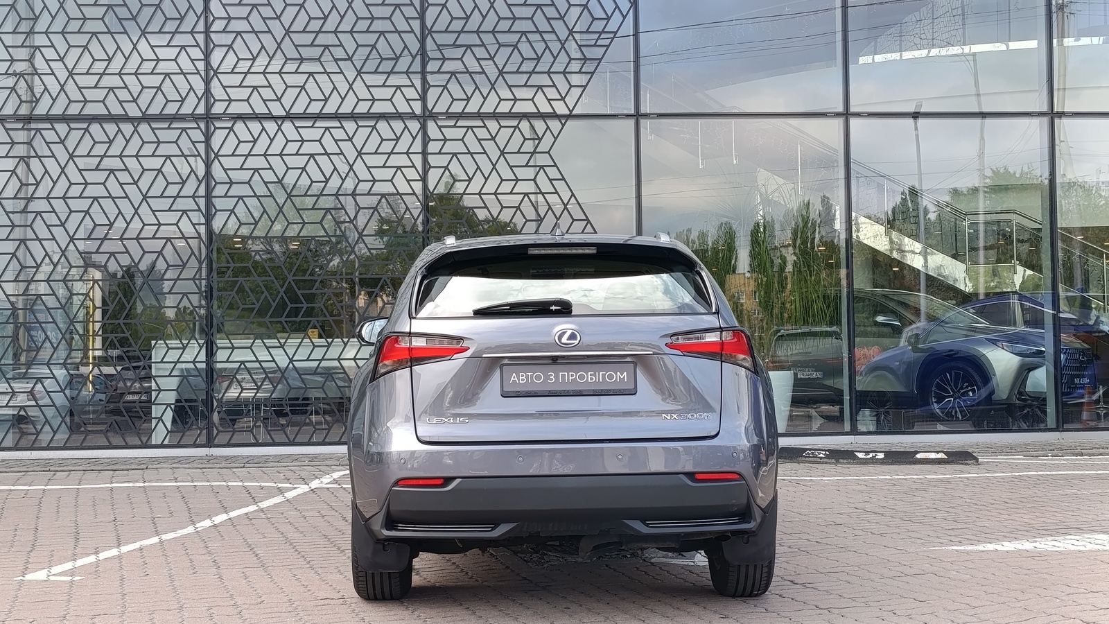Lexus NX 2016 року, Універсал, Лексус Київ Захід, м.Київ | Фото № 4 Lexus NX 2016 року з пробігом 120000 км, Універсал, Лексус Київ Захід, м.Київ - 1250000 ГРН | Фото № 4