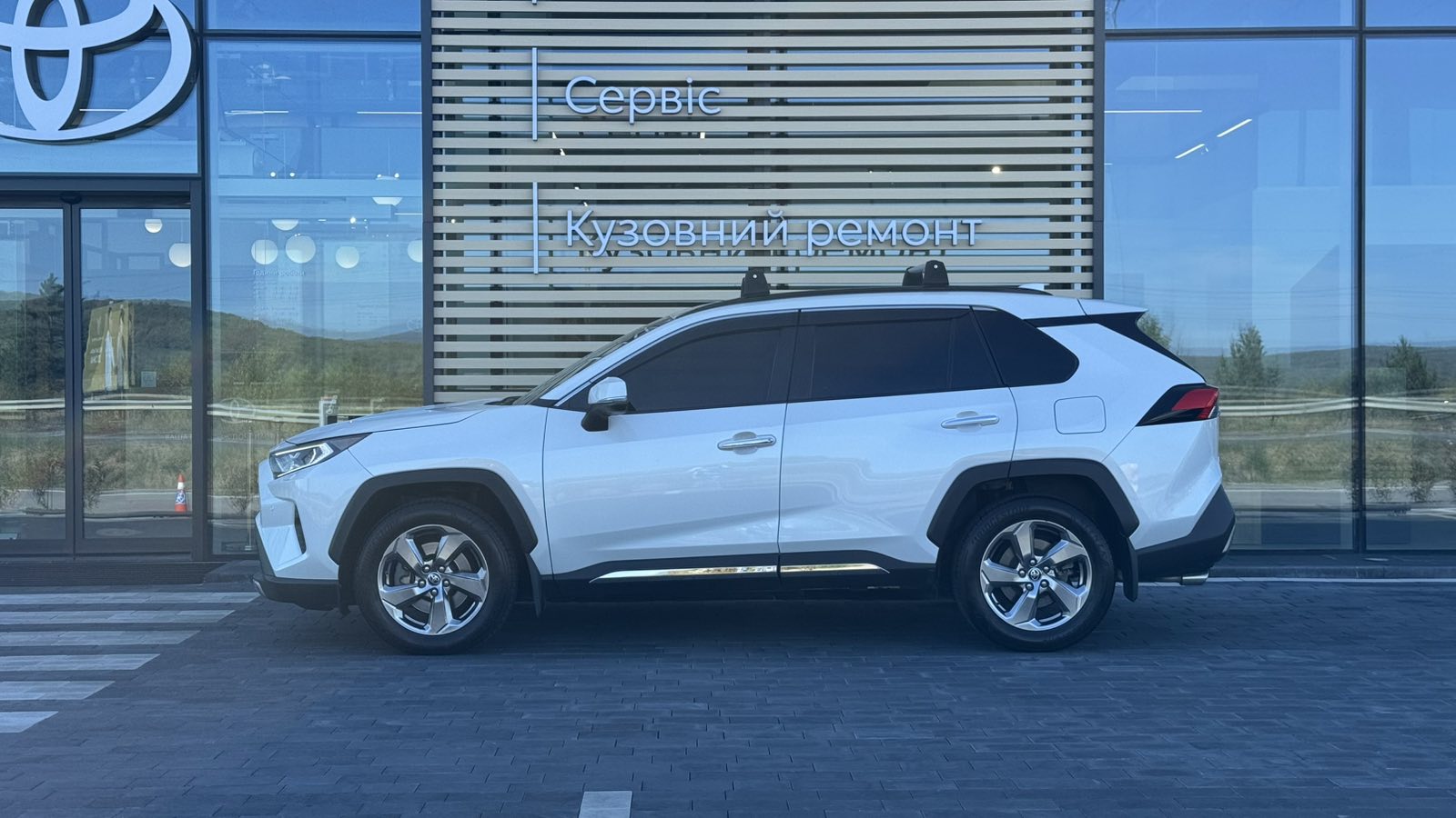 Toyota RAV4 2021 року, Універсал, Тойота Центр Ужгород "Карат Мотор", м.Ужгород | Фото № 3 Toyota RAV4 2021 року з пробігом 49599 км, Універсал, Тойота Центр Ужгород "Карат Мотор", м.Ужгород - 1417500 ГРН | Фото № 3