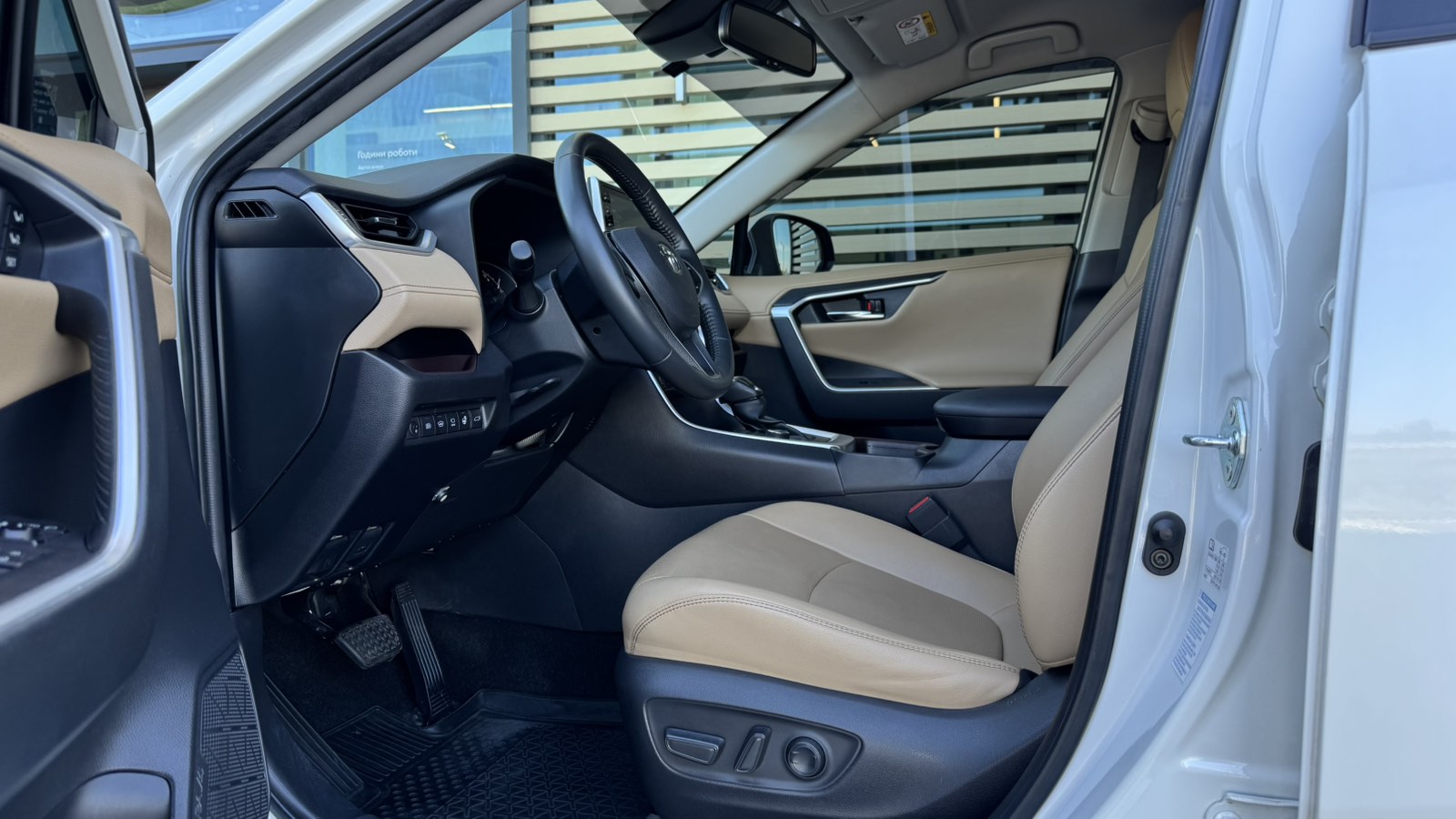 Toyota RAV4 2021 року, Універсал, Тойота Центр Ужгород "Карат Мотор", м.Ужгород | Фото № 12 Toyota RAV4 2021 року з пробігом 49599 км, Універсал, Тойота Центр Ужгород "Карат Мотор", м.Ужгород - 1417500 ГРН | Фото № 12