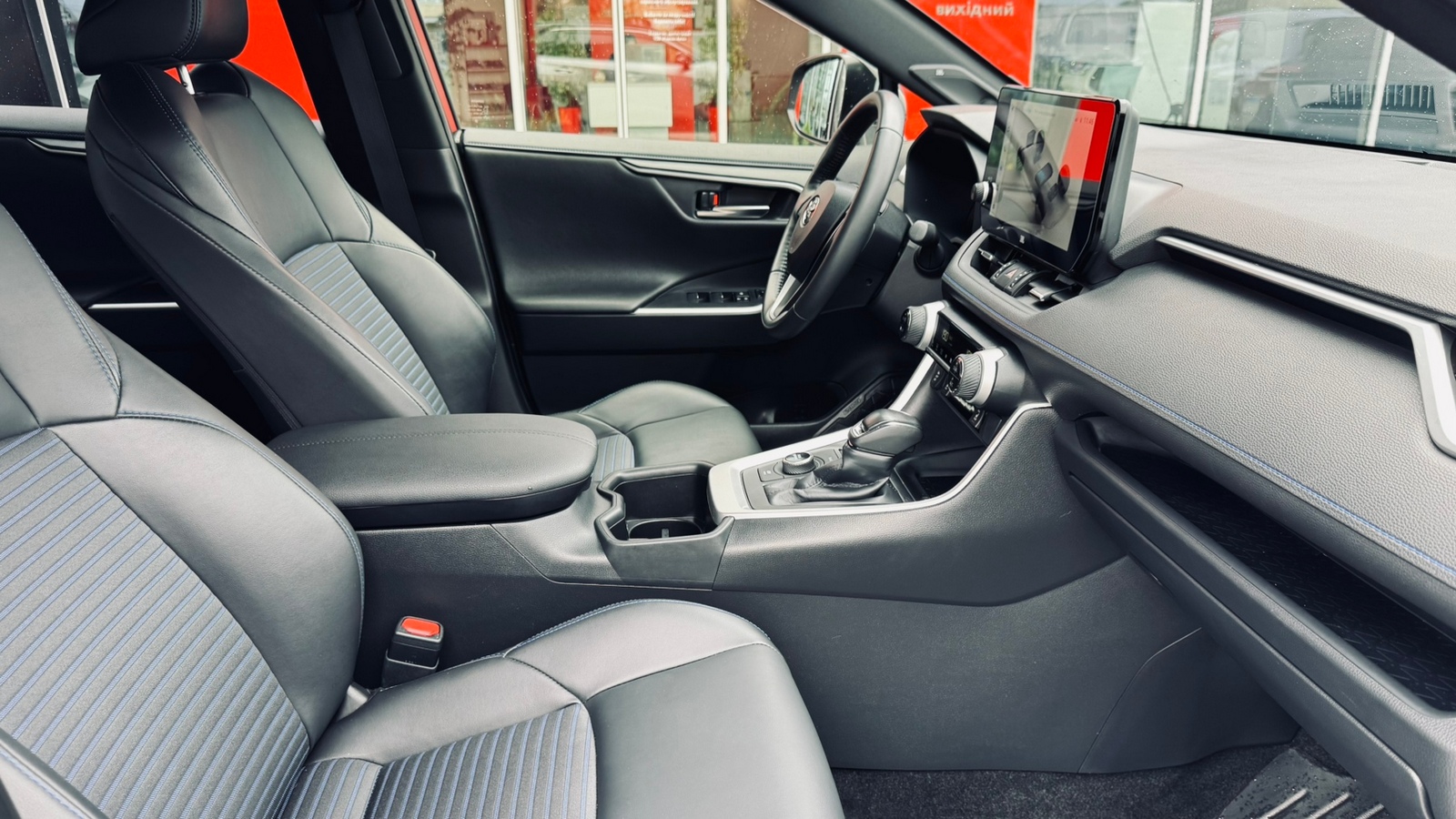 Toyota RAV4 2024 року, Універсал, Тойота Центр Івано-Франківськ "Класик-Авто", м.Івано-Франківськ | Фото № 6 Toyota RAV4 2024 року з пробігом 49455 км, Універсал, Тойота Центр Івано-Франківськ "Класик-Авто", м.Івано-Франківськ - 1998000 ГРН | Фото № 6