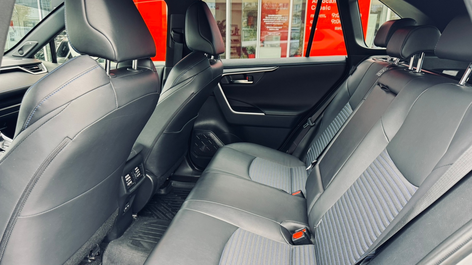 Toyota RAV4 2024 року, Універсал, Тойота Центр Івано-Франківськ "Класик-Авто", м.Івано-Франківськ | Фото № 11 Toyota RAV4 2024 року з пробігом 49455 км, Універсал, Тойота Центр Івано-Франківськ "Класик-Авто", м.Івано-Франківськ - 1998000 ГРН | Фото № 11