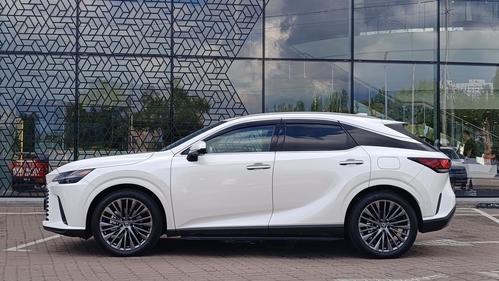Lexus RX 450h+ 2025 року, Універсал, Лексус Київ Захід, м.Київ | Фото № 3 Lexus RX 450h+ 2025 року з пробігом 3599 км, Універсал, Лексус Київ Захід, м.Київ - 4400000 ГРН | Фото № 3