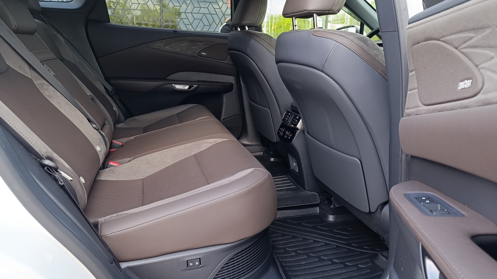 Lexus RX 450h+ 2025 року, Універсал, Лексус Київ Захід, м.Київ | Фото № 7 Lexus RX 450h+ 2025 року з пробігом 3599 км, Універсал, Лексус Київ Захід, м.Київ - 4400000 ГРН | Фото № 7