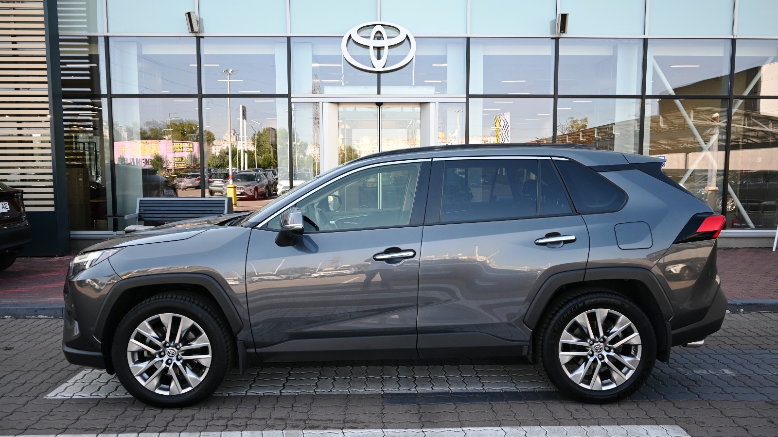 Toyota RAV4 2023 року, Універсал, Тойота Центр Київ "Сіті Плаза", м.Київ | Фото № 3 Toyota RAV4 2023 року з пробігом 73172 км, Універсал, Тойота Центр Київ "Сіті Плаза", м.Київ - 1473759 ГРН | Фото № 3