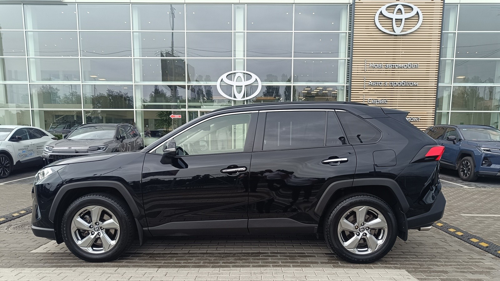 Toyota RAV4 2019 року, Універсал, Тойота Центр Київ "ВіДі Автострада", м.Київ | Фото № 3 Toyota RAV4 2019 року з пробігом 108737 км, Універсал, Тойота Центр Київ "ВіДі Автострада", м.Київ - 1250000 ГРН | Фото № 3