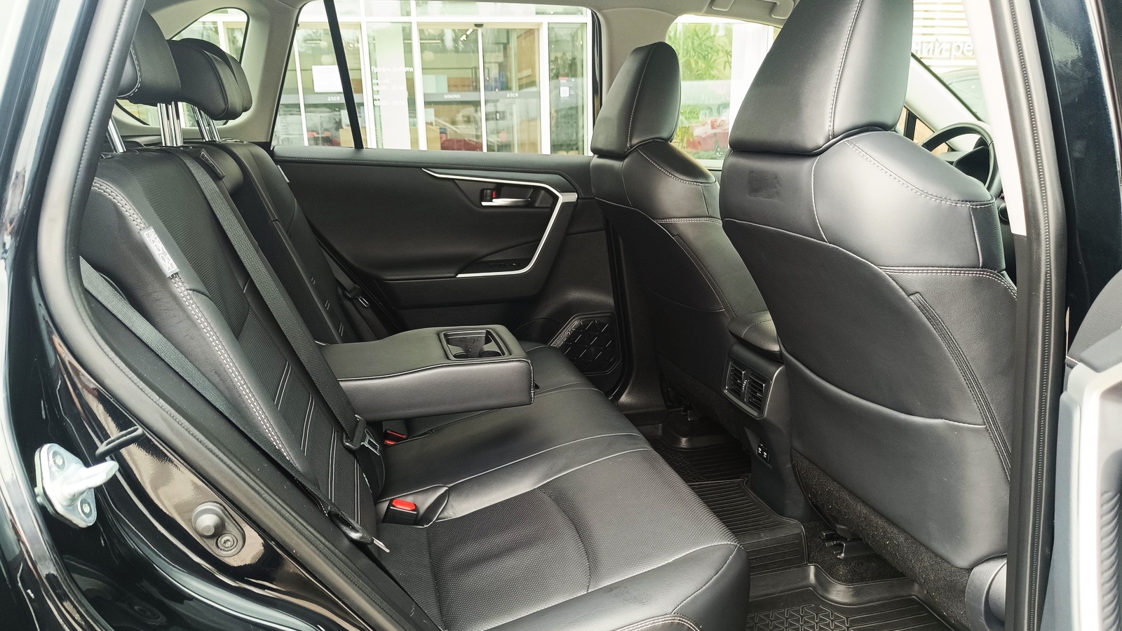 Toyota RAV4 2019 року, Універсал, Тойота Центр Київ "ВіДі Автострада", м.Київ | Фото № 7 Toyota RAV4 2019 року з пробігом 108737 км, Універсал, Тойота Центр Київ "ВіДі Автострада", м.Київ - 1250000 ГРН | Фото № 7