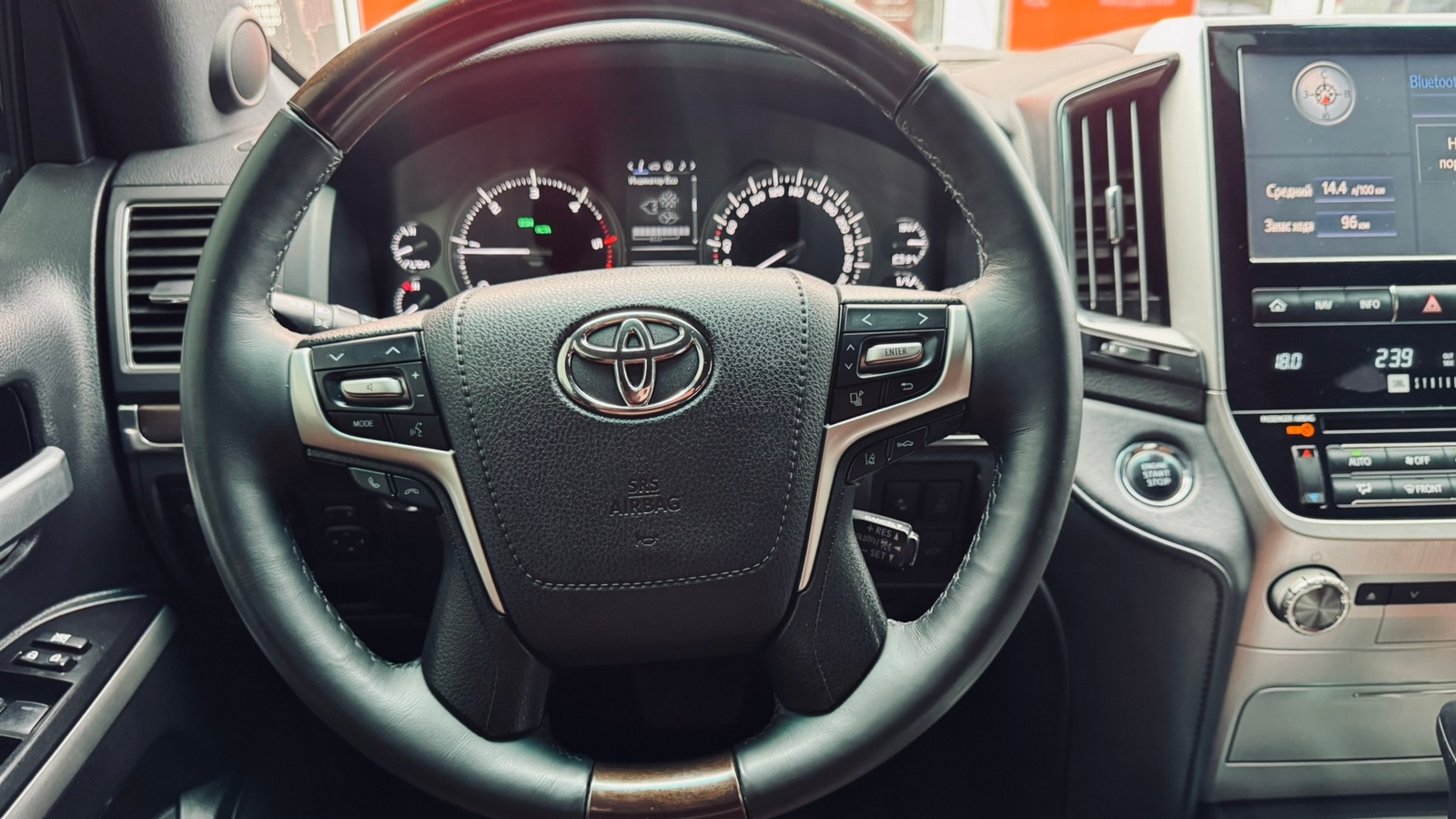 Toyota LAND CRUISER 2018 року, Універсал, Тойота Центр Івано-Франківськ "Класик-Авто", м.Івано-Франківськ | Фото № 13 Toyota LAND CRUISER 2018 року з пробігом 143651 км, Універсал, Тойота Центр Івано-Франківськ "Класик-Авто", м.Івано-Франківськ - 2267450 ГРН | Фото № 13