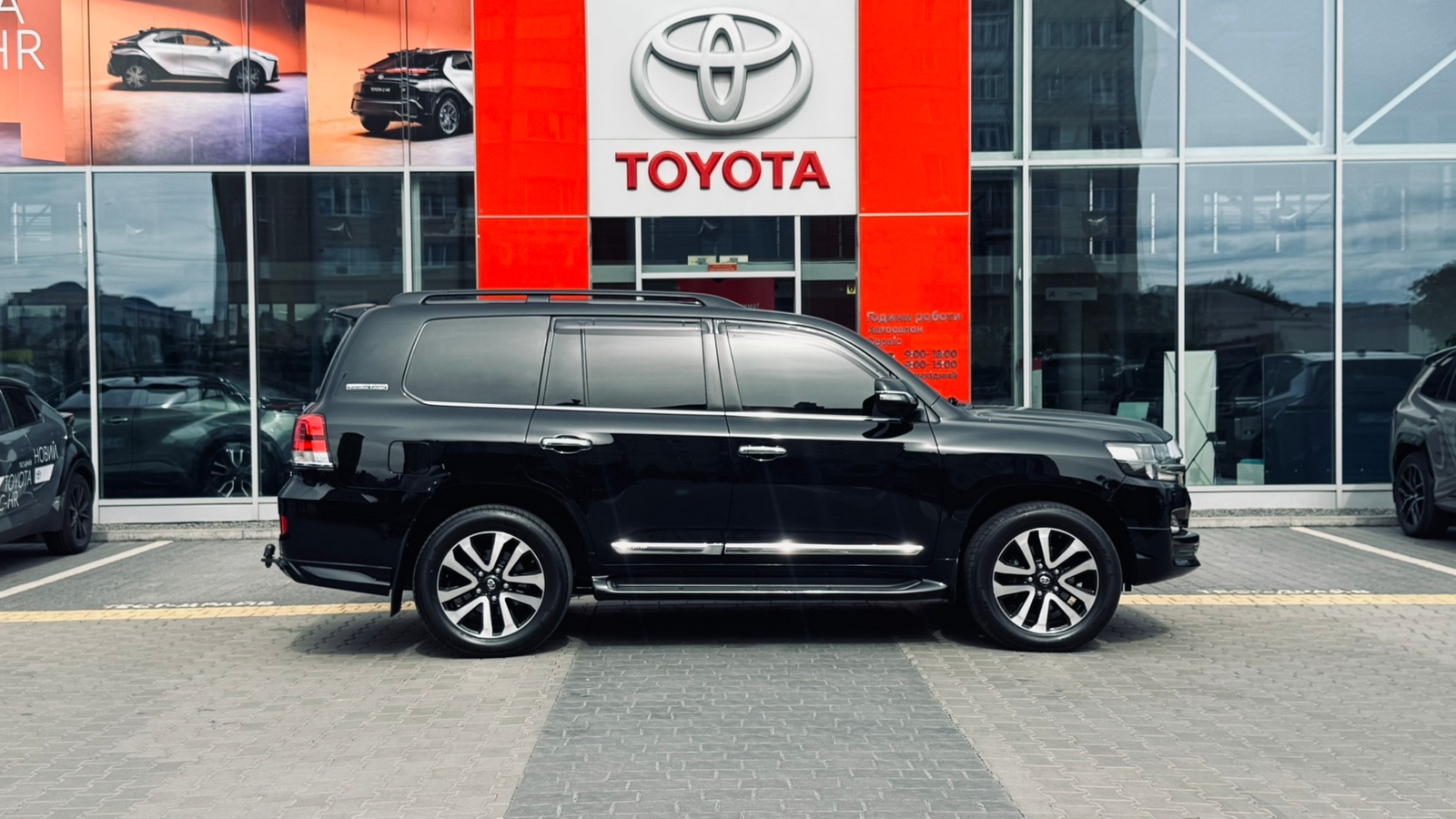 Toyota LAND CRUISER 2018 року, Універсал, Тойота Центр Івано-Франківськ "Класик-Авто", м.Івано-Франківськ | Фото № 17 Toyota LAND CRUISER 2018 року з пробігом 143651 км, Універсал, Тойота Центр Івано-Франківськ "Класик-Авто", м.Івано-Франківськ - 2267450 ГРН | Фото № 17