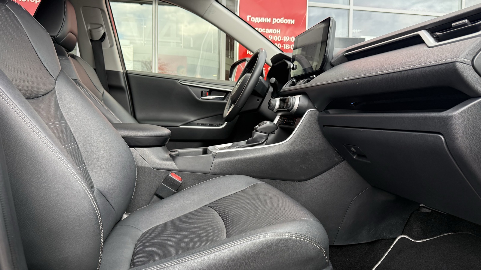 Toyota RAV4 2023 року, Універсал, Тойота Центр Вінниця "Преміум Мотор", м.Вінниця | Фото № 6 Toyota RAV4 2023 року з пробігом 23673 км, Універсал, Тойота Центр Вінниця "Преміум Мотор", м.Вінниця - 1960000 ГРН | Фото № 6