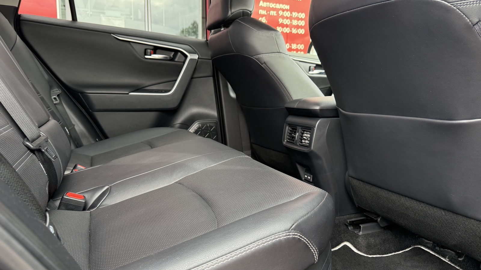 Toyota RAV4 2023 року, Універсал, Тойота Центр Вінниця "Преміум Мотор", м.Вінниця | Фото № 7 Toyota RAV4 2023 року з пробігом 23673 км, Універсал, Тойота Центр Вінниця "Преміум Мотор", м.Вінниця - 1960000 ГРН | Фото № 7