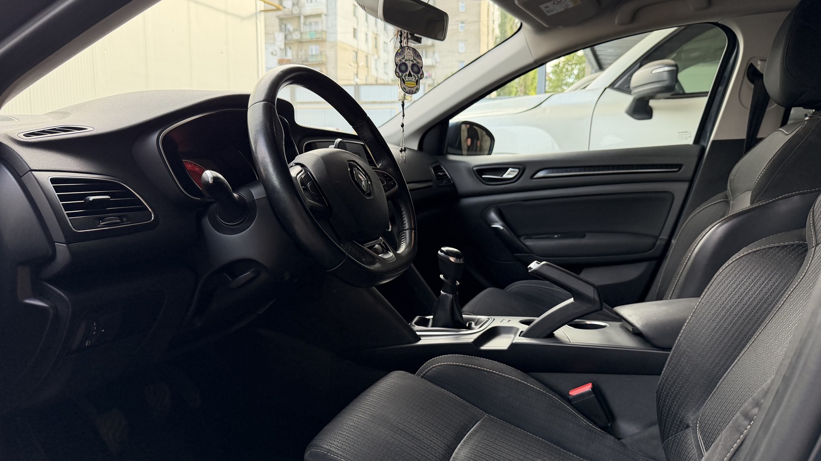 Інші авто RENAULT MEGANE 2016 року, Універсал, Тойота Центр Миколаїв "КиТ-Т", м.Миколаїв | Фото № 16 Інші авто RENAULT MEGANE 2016 року з пробігом 161131 км, Універсал, Тойота Центр Миколаїв "КиТ-Т", м.Миколаїв - 488320 ГРН | Фото № 16