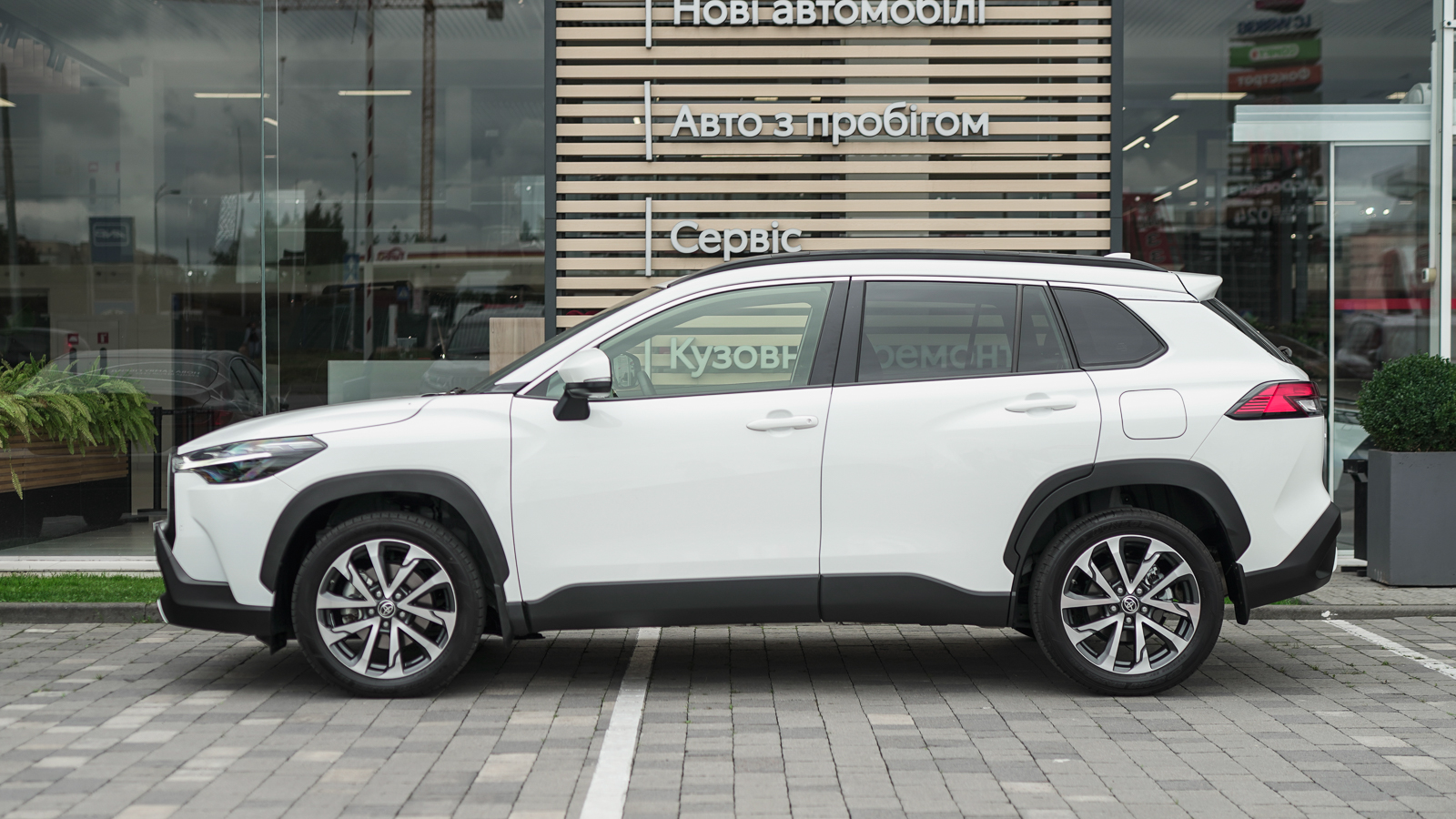 Toyota COROLLA CROSS 2024 року, Універсал, Тойота Центр Львів "Діамант", м.Львів | Фото № 3 Toyota COROLLA CROSS 2024 року з пробігом 15106 км, Універсал, Тойота Центр Львів "Діамант", м.Львів - 1510850 ГРН | Фото № 3