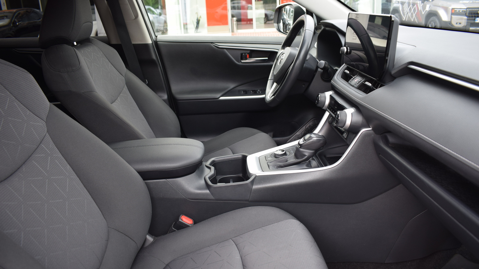 Toyota RAV4 2023 року, Універсал, Тойота Центр Житомир "Стар - Кар", м.Житомир | Фото № 6 Toyota RAV4 2023 року з пробігом 160239 км, Універсал, Тойота Центр Житомир "Стар - Кар", м.Житомир - 1183500 ГРН | Фото № 6