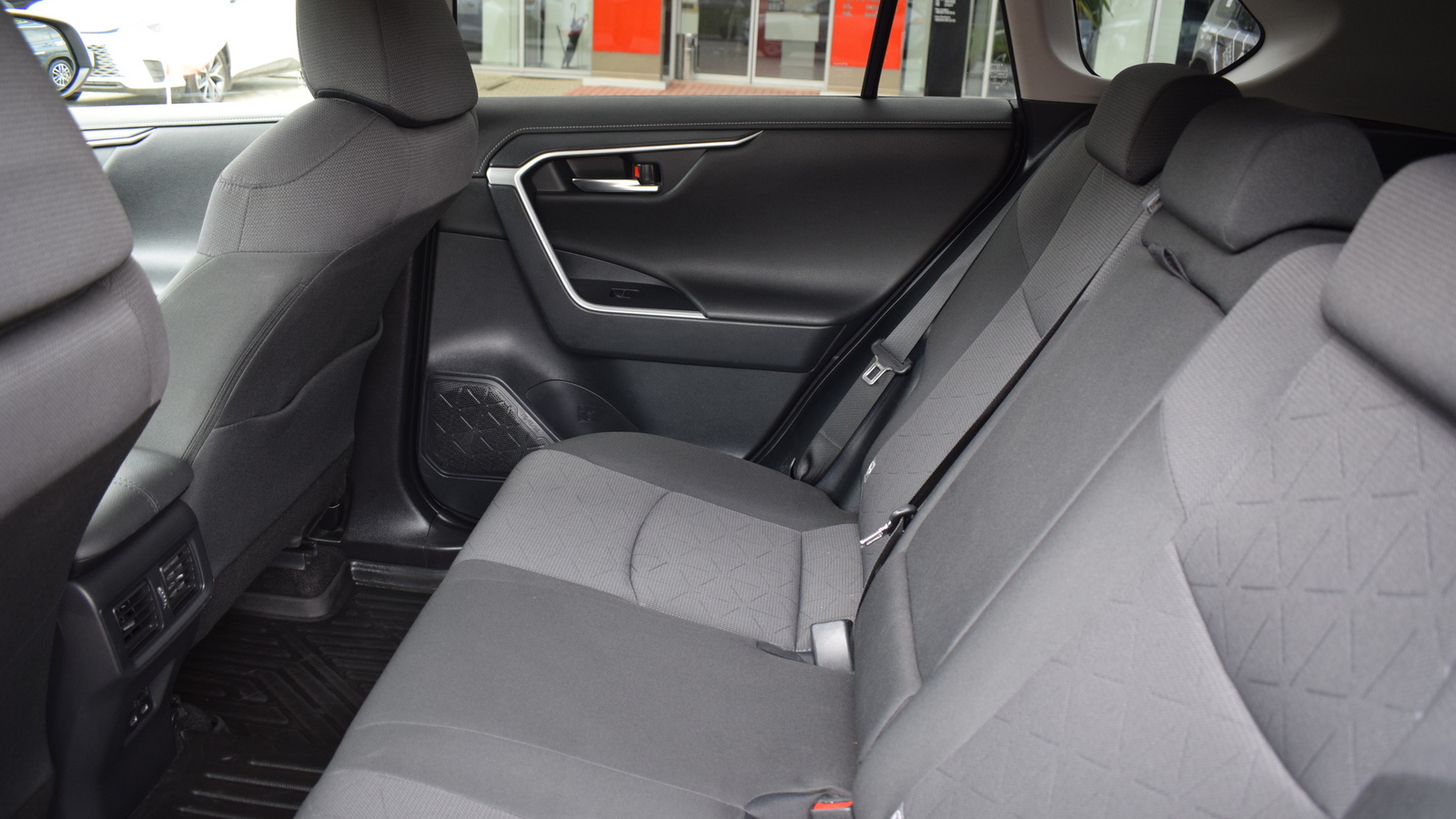 Toyota RAV4 2023 року, Універсал, Тойота Центр Житомир "Стар - Кар", м.Житомир | Фото № 11 Toyota RAV4 2023 року з пробігом 160239 км, Універсал, Тойота Центр Житомир "Стар - Кар", м.Житомир - 1183500 ГРН | Фото № 11