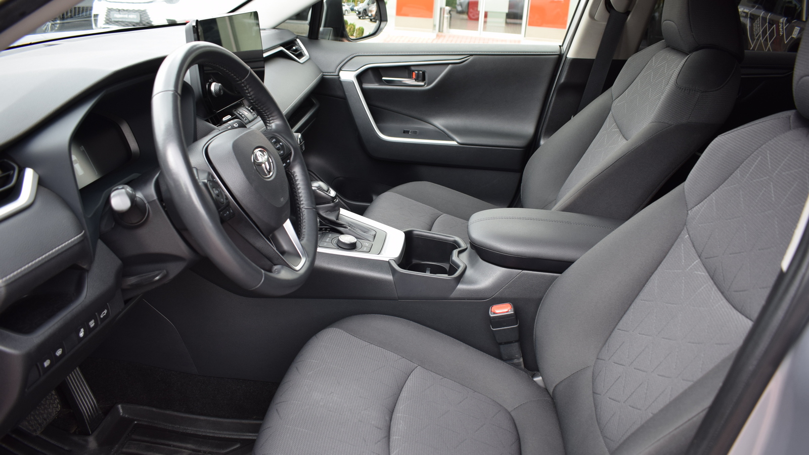 Toyota RAV4 2023 року, Універсал, Тойота Центр Житомир "Стар - Кар", м.Житомир | Фото № 12 Toyota RAV4 2023 року з пробігом 160239 км, Універсал, Тойота Центр Житомир "Стар - Кар", м.Житомир - 1183500 ГРН | Фото № 12