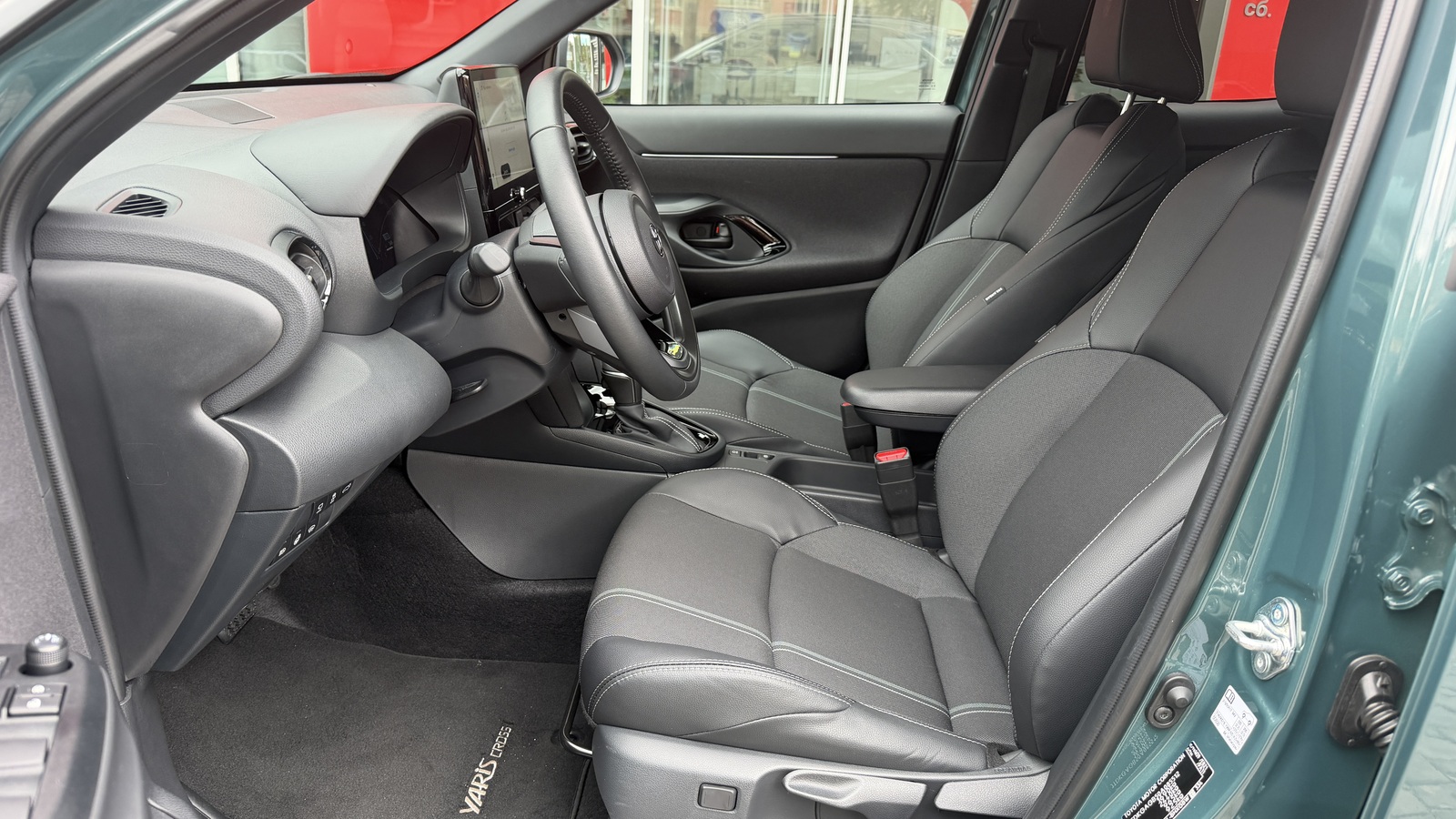Toyota YARIS CROSS 2025 року, Хетчбек, Тойота Центр Кривий Ріг "Алмаз Сістем", м.Кривий Ріг | Фото № 12 Toyota YARIS CROSS 2025 року з пробігом 683 км, Хетчбек, Тойота Центр Кривий Ріг "Алмаз Сістем", м.Кривий Ріг - 1450000 ГРН | Фото № 12