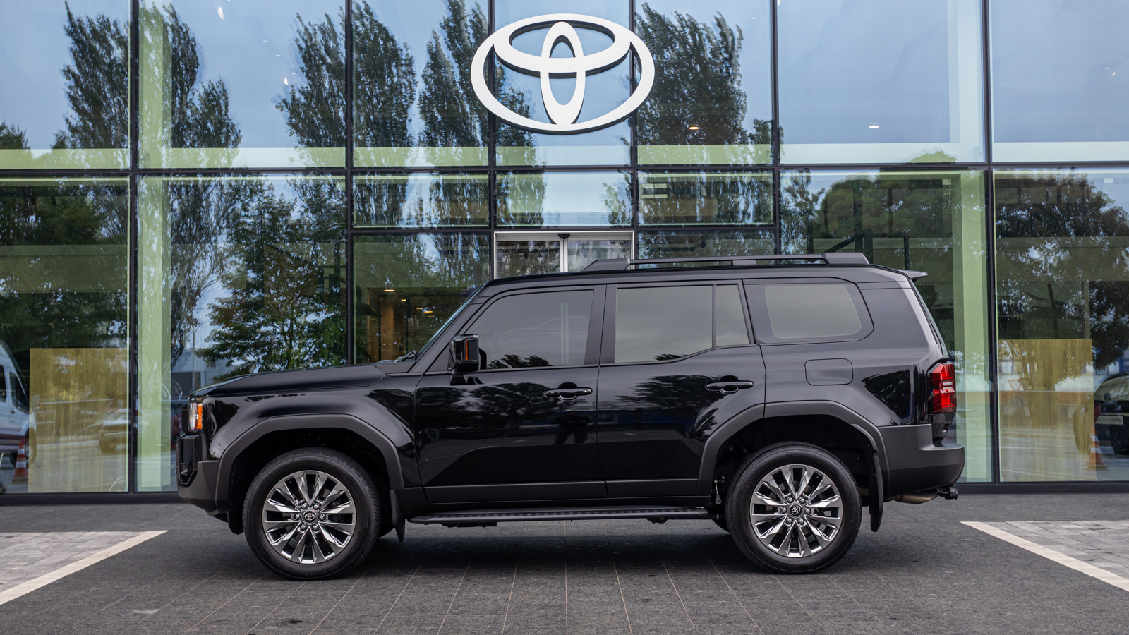 Toyota LAND CRUISER PRADO 2024 року з пробігом 29874 км, Універсал, Тойота Центр Дніпро "Алмаз Мотор" на Запорізькому шосе, м.Дніпро - 2500000 ГРН | Фото № 3