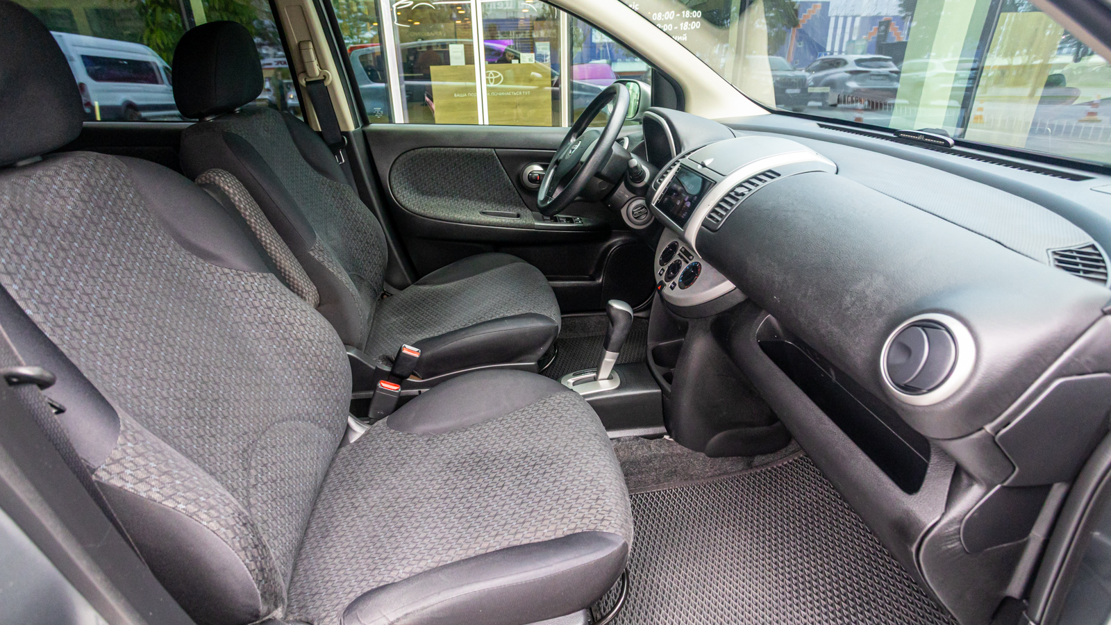 Інші авто NISSAN NOTE 2012 року, Хетчбек, Тойота Центр Дніпро "Алмаз Мотор" на Запорізькому шосе, м.Дніпро | Фото № 6 Інші авто NISSAN NOTE 2012 року з пробігом 65608 км, Хетчбек, Тойота Центр Дніпро "Алмаз Мотор" на Запорізькому шосе, м.Дніпро - 350000 ГРН | Фото № 6