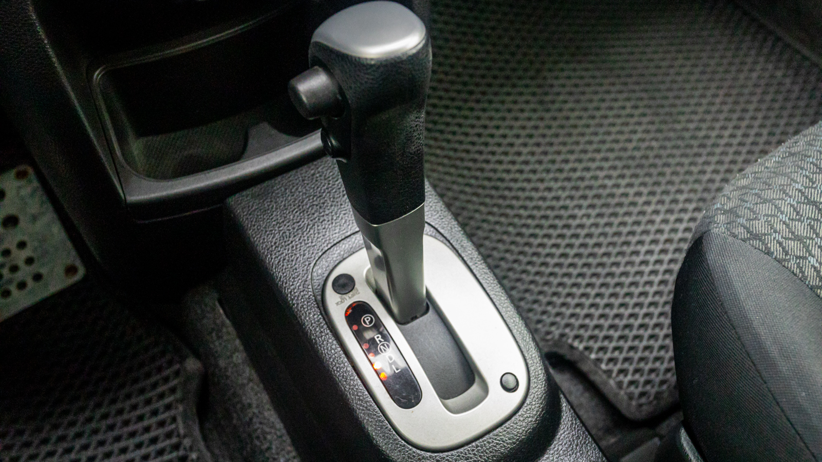 Інші авто NISSAN NOTE 2012 року, Хетчбек, Тойота Центр Дніпро "Алмаз Мотор" на Запорізькому шосе, м.Дніпро | Фото № 24 Інші авто NISSAN NOTE 2012 року з пробігом 65608 км, Хетчбек, Тойота Центр Дніпро "Алмаз Мотор" на Запорізькому шосе, м.Дніпро - 350000 ГРН | Фото № 24