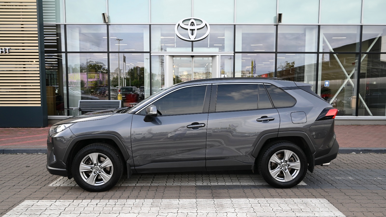 Toyota RAV4 2023 року, Універсал, Тойота Центр Київ "Сіті Плаза", м.Київ | Фото № 3 Toyota RAV4 2023 року з пробігом 143656 км, Універсал, Тойота Центр Київ "Сіті Плаза", м.Київ - 1211370 ГРН | Фото № 3