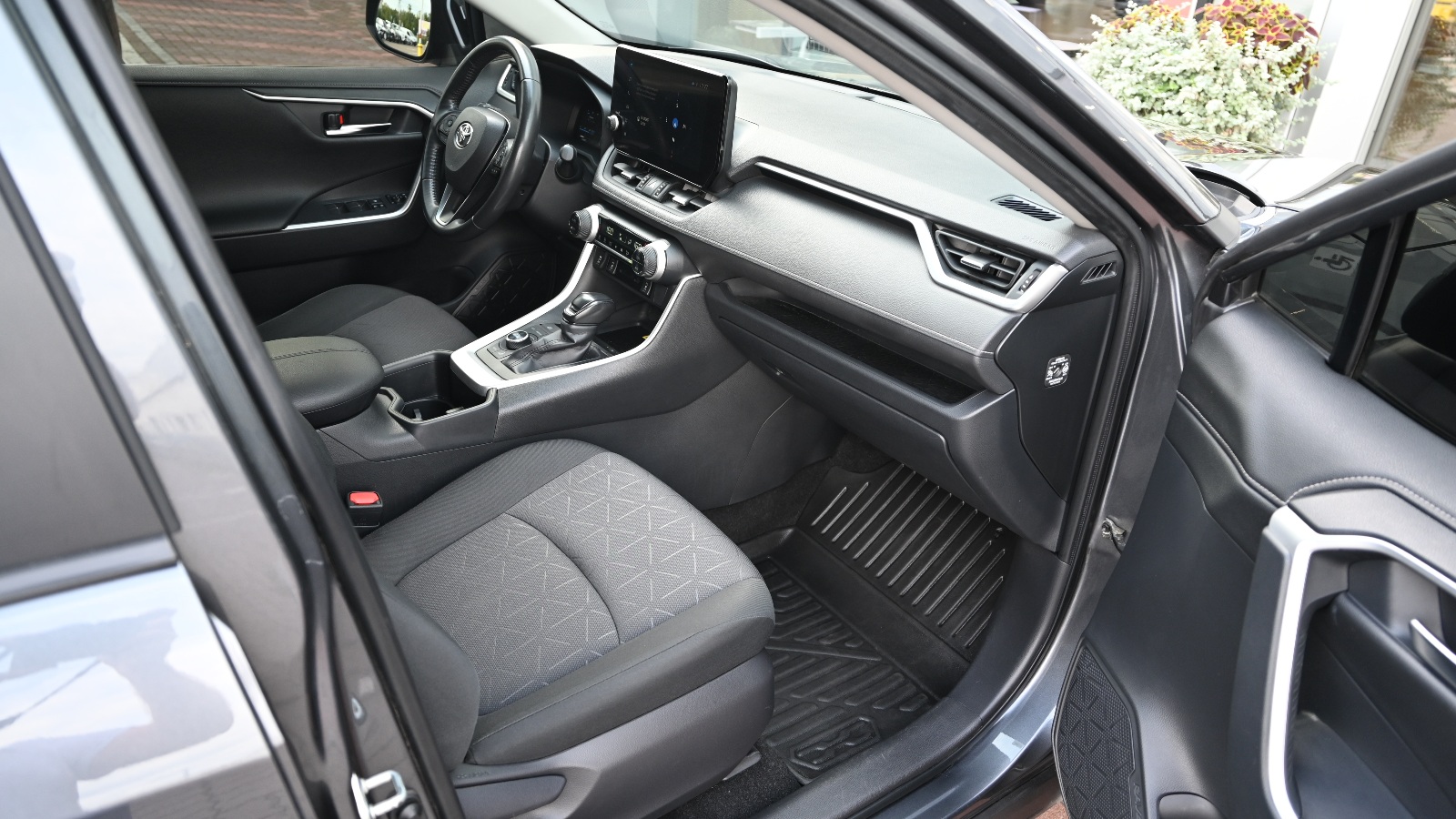 Toyota RAV4 2023 року, Універсал, Тойота Центр Київ "Сіті Плаза", м.Київ | Фото № 6 Toyota RAV4 2023 року з пробігом 143656 км, Універсал, Тойота Центр Київ "Сіті Плаза", м.Київ - 1211370 ГРН | Фото № 6