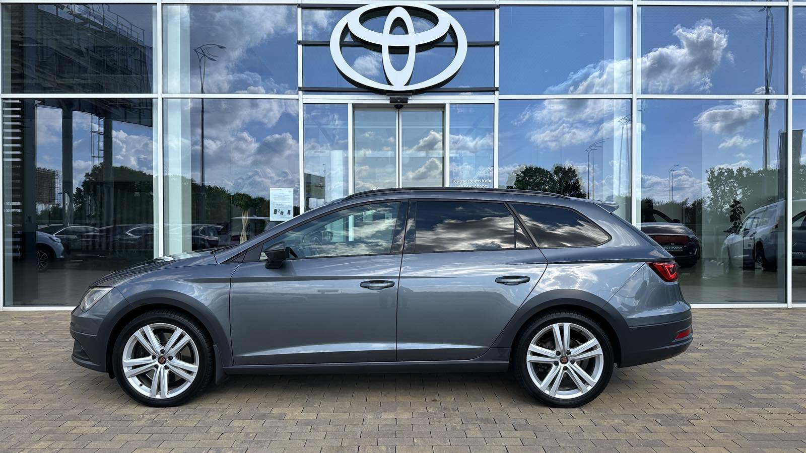 Інші авто SEAT LEON 2017 року з пробігом 193920 км, Універсал, Тойота Центр Київ "ВІДІ Аеропорт", м.Київ - 625000 ГРН | Фото № 3