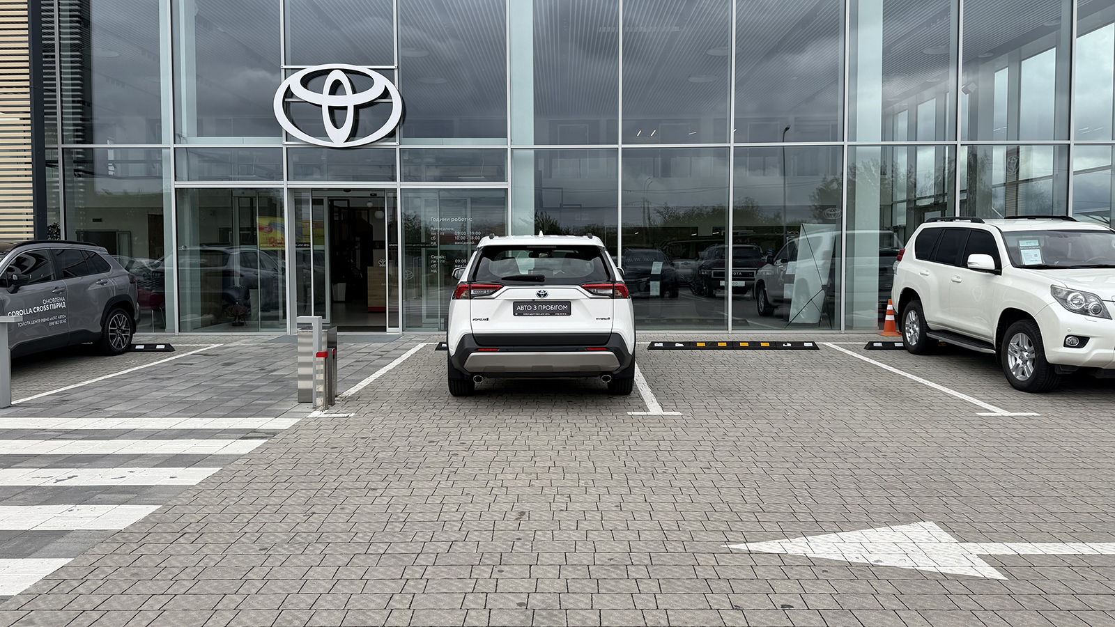Toyota RAV4 2023 року з пробігом 62970 км, Універсал, Тойота Центр Рівне "Агат Авто", м.Рівне - 1485000 ГРН | Фото № 4