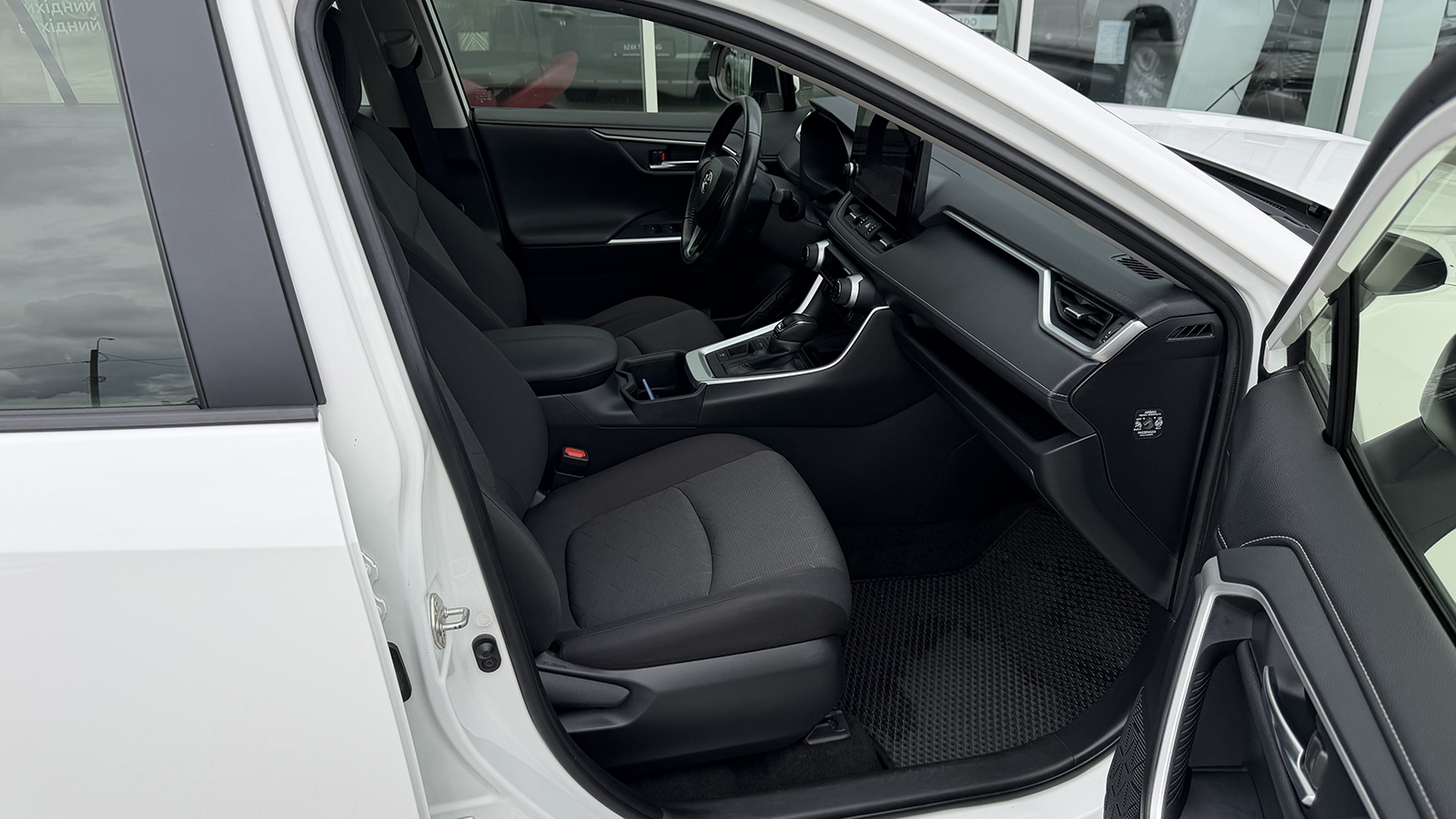 Toyota RAV4 2023 року з пробігом 62970 км, Універсал, Тойота Центр Рівне "Агат Авто", м.Рівне - 1485000 ГРН | Фото № 6