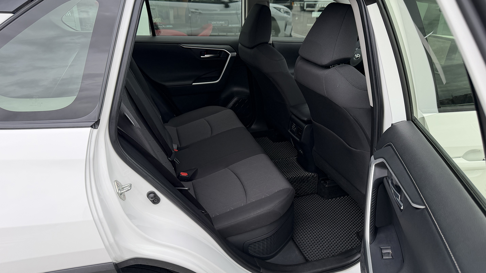 Toyota RAV4 2023 року з пробігом 62970 км, Універсал, Тойота Центр Рівне "Агат Авто", м.Рівне - 1485000 ГРН | Фото № 7
