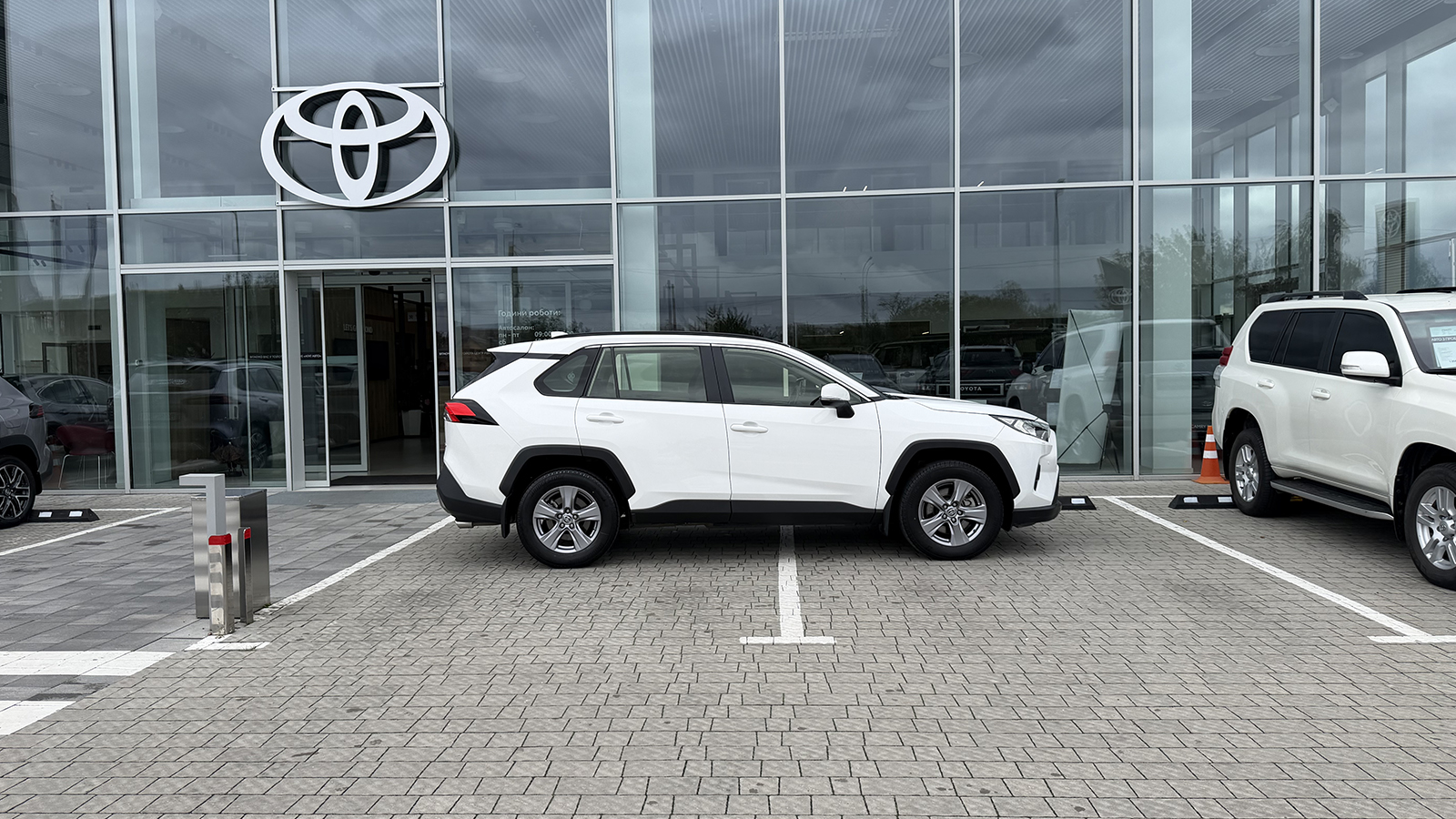 Toyota RAV4 2023 року з пробігом 62970 км, Універсал, Тойота Центр Рівне "Агат Авто", м.Рівне - 1485000 ГРН | Фото № 16