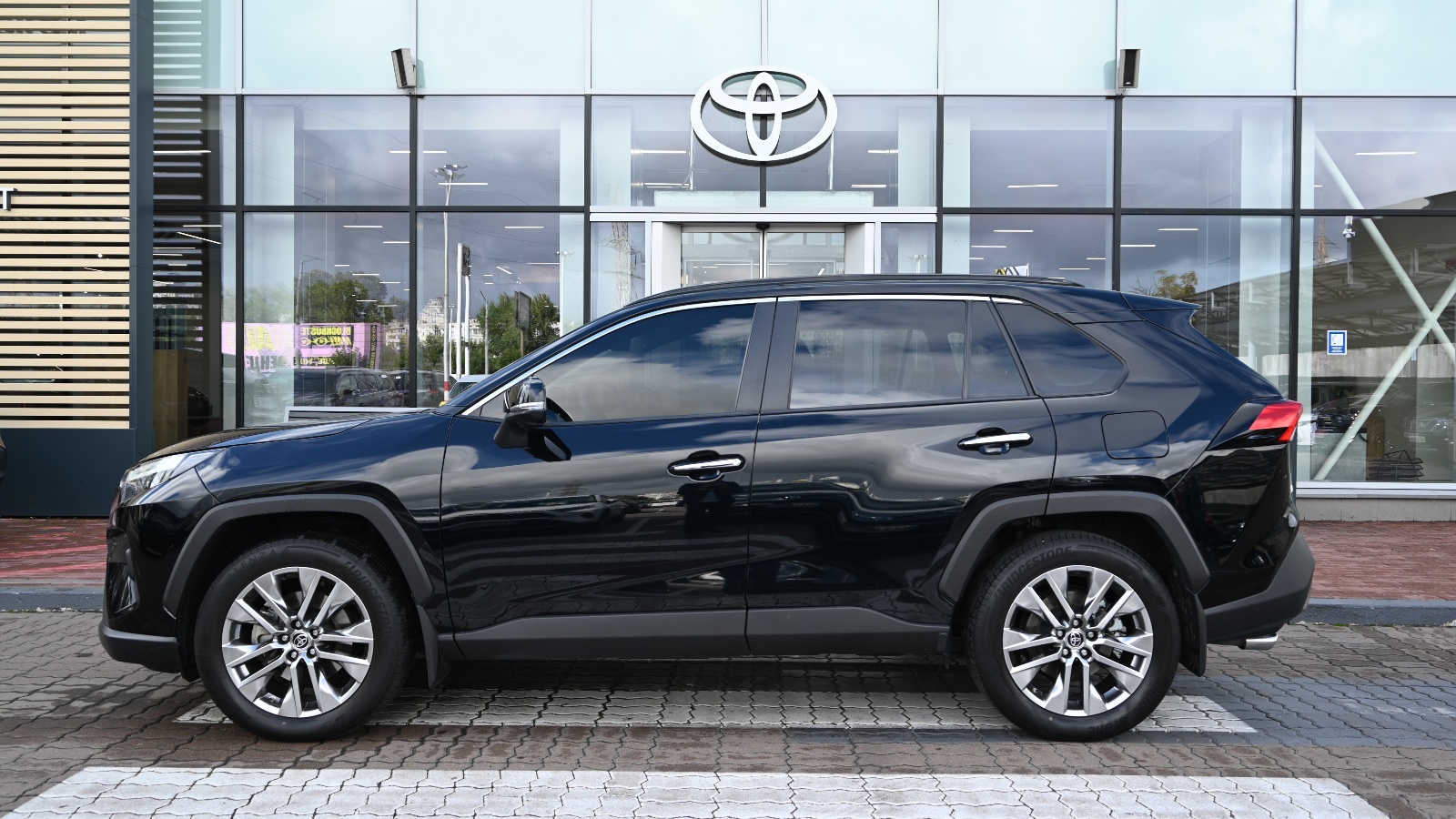 Toyota RAV4 2023 року з пробігом 76163 км, Універсал, Тойота Центр Київ "Сіті Плаза", м.Київ - 1846110 ГРН | Фото № 3