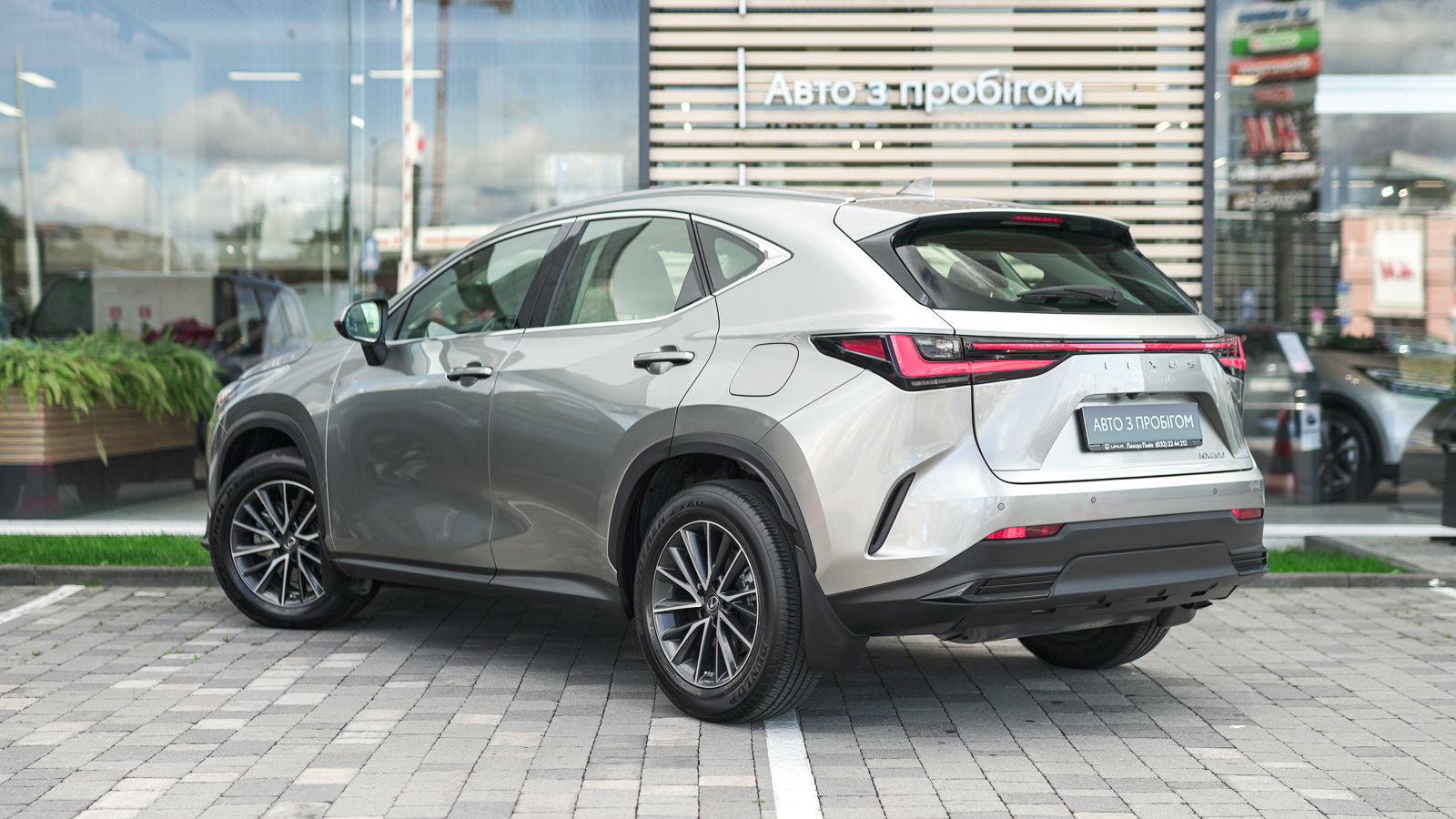 Lexus NX 2023 року з пробігом 35883 км, Універсал, Тойота Центр Львів "Діамант", м.Львів - 1939300 ГРН | Фото № 2