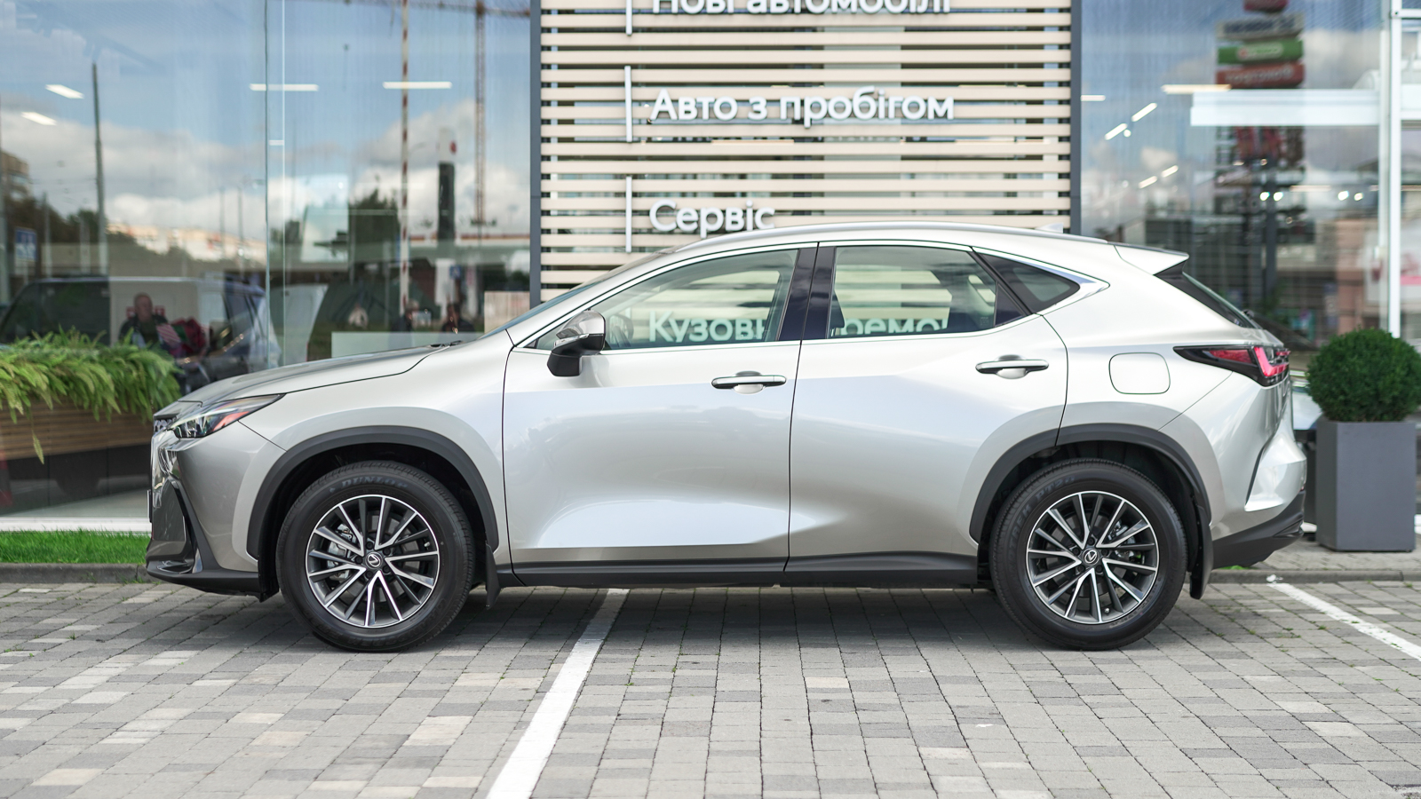 Lexus NX 2023 року з пробігом 35883 км, Універсал, Тойота Центр Львів "Діамант", м.Львів - 1939300 ГРН | Фото № 3